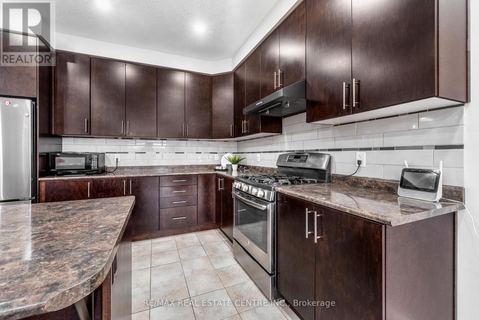 121 Steeplechase Way, Waterloo, Ontario N2K 0E7 - Photo 12 - X12551884