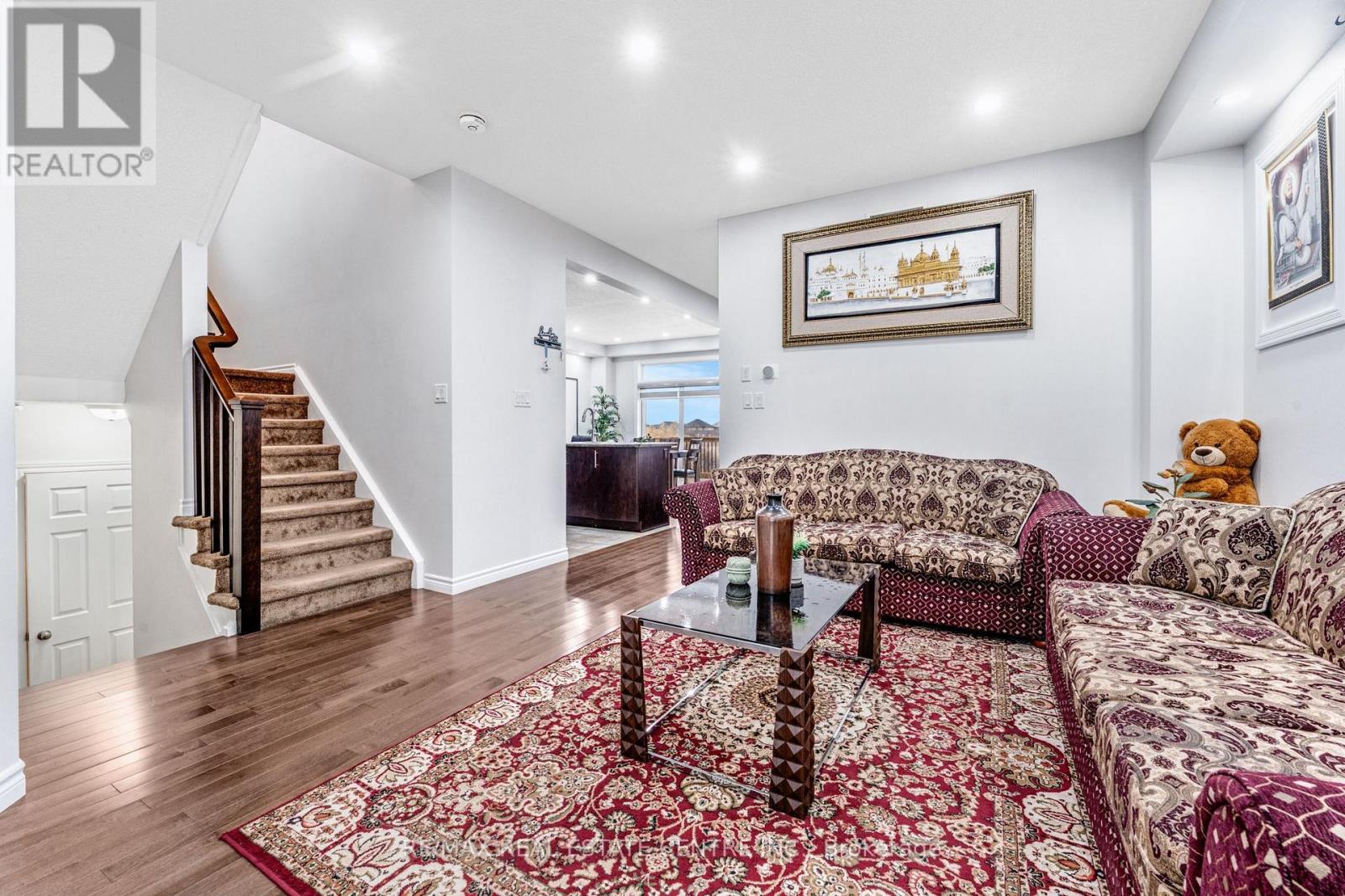 121 Steeplechase Way, Waterloo, Ontario N2K 0E7 - Photo 8 - X12551884