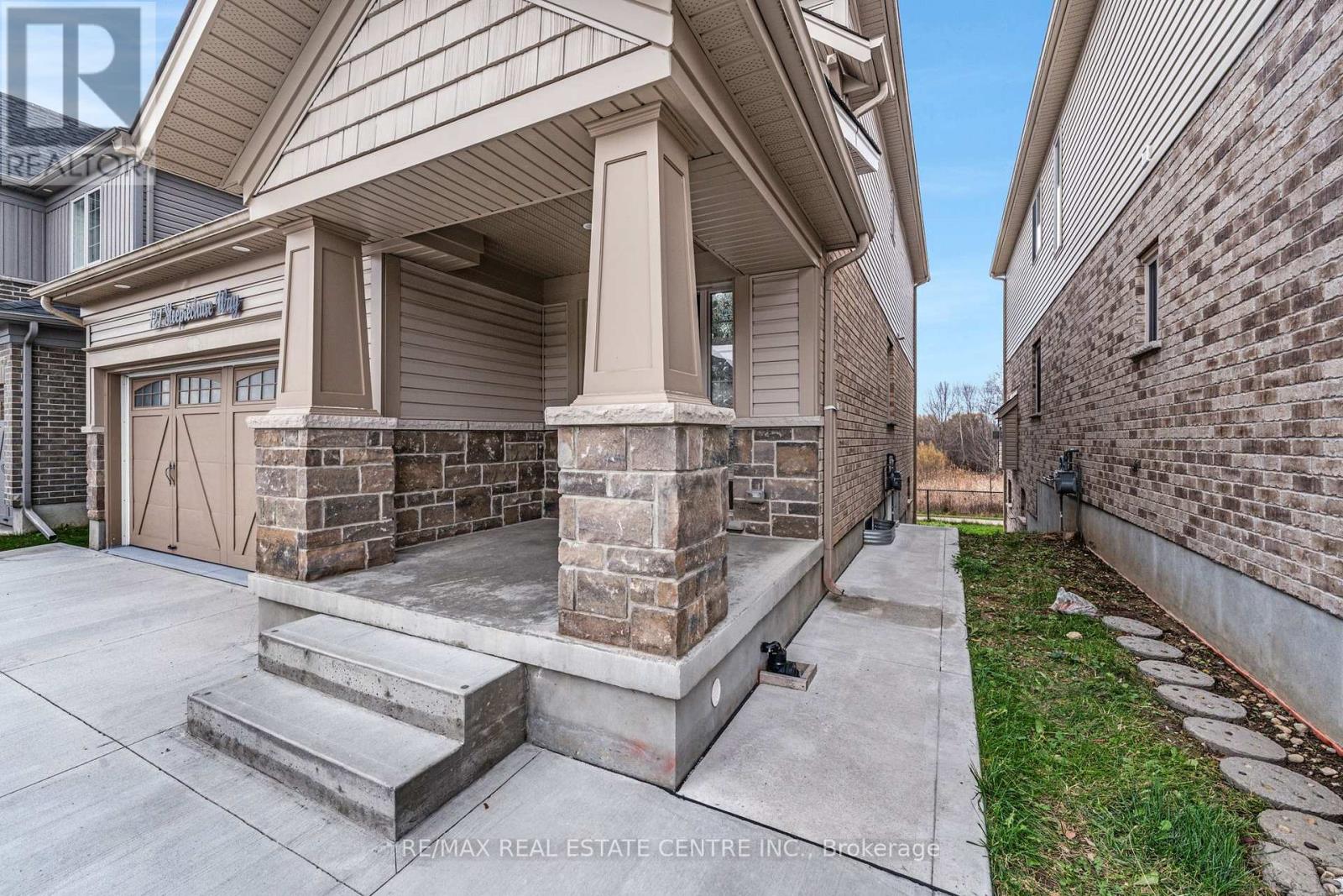 121 Steeplechase Way, Waterloo, Ontario N2K 0E7 - Photo 4 - X12551884