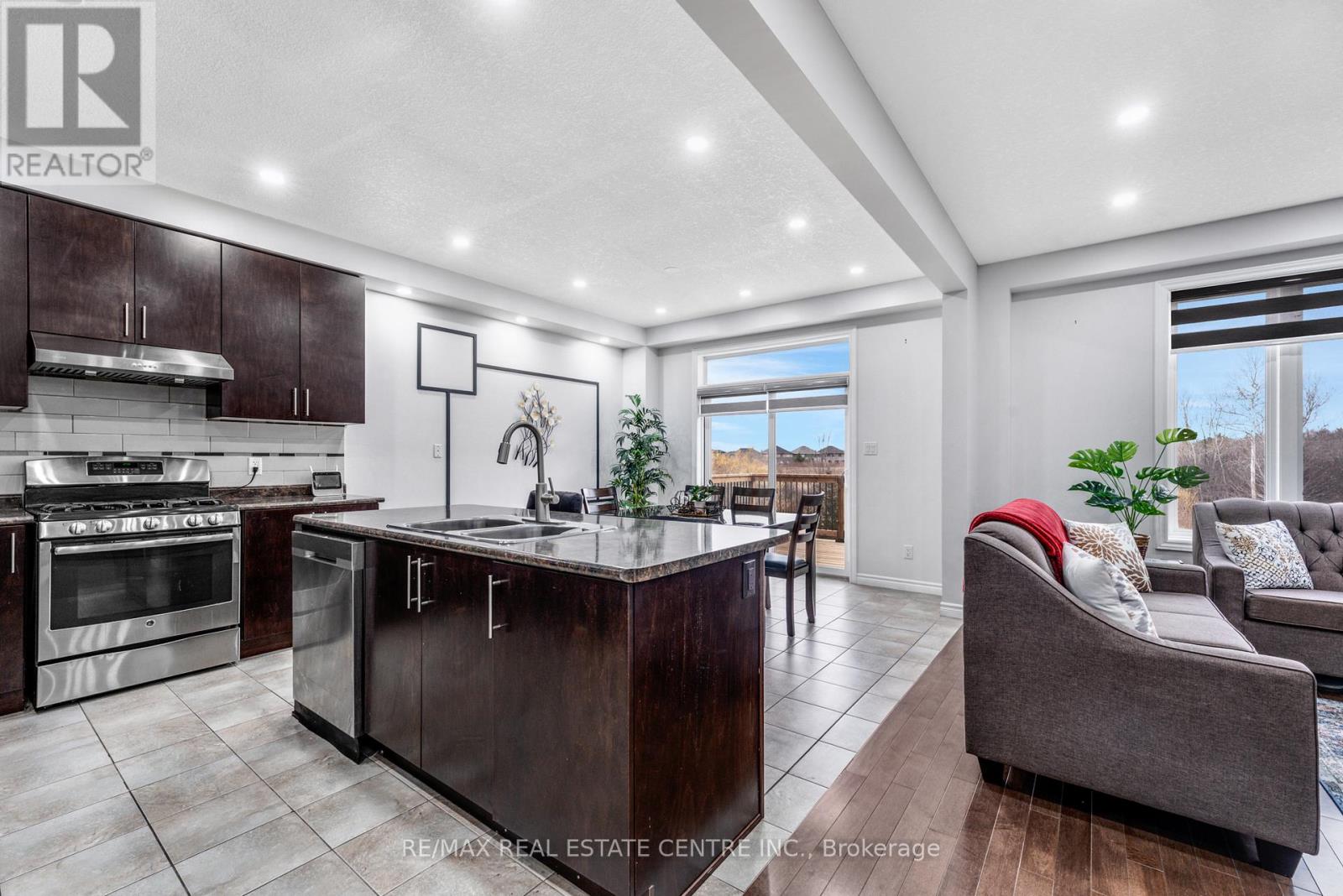 121 Steeplechase Way, Waterloo, Ontario N2K 0E7 - Photo 9 - X12551884