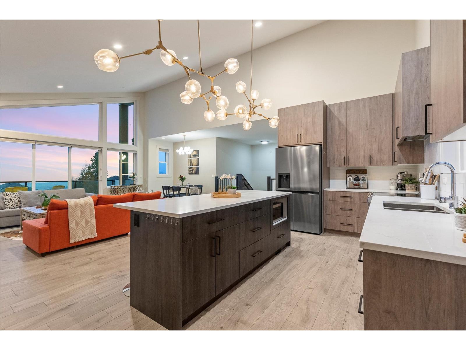 46814 Sylvan Drive, Promontory, Chilliwack, British Columbia  V2R 4E9 - Photo 2 - R3068391