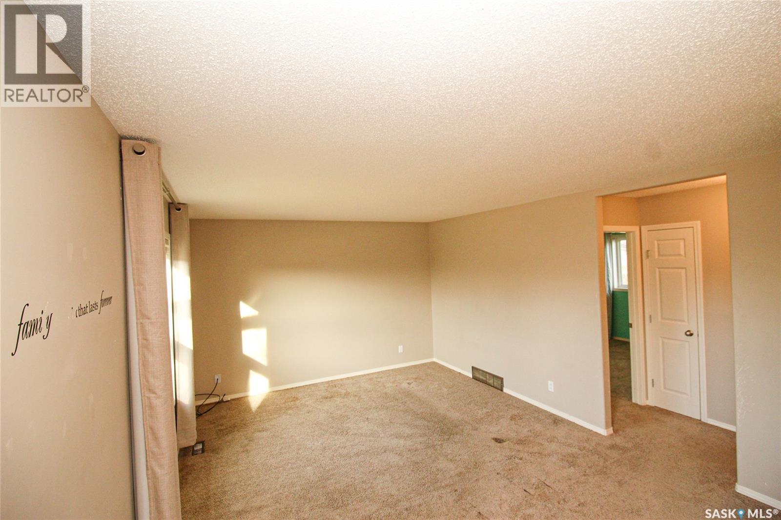 406 Main Street, Climax, Saskatchewan  S0N 0N0 - Photo 3 - SK024234