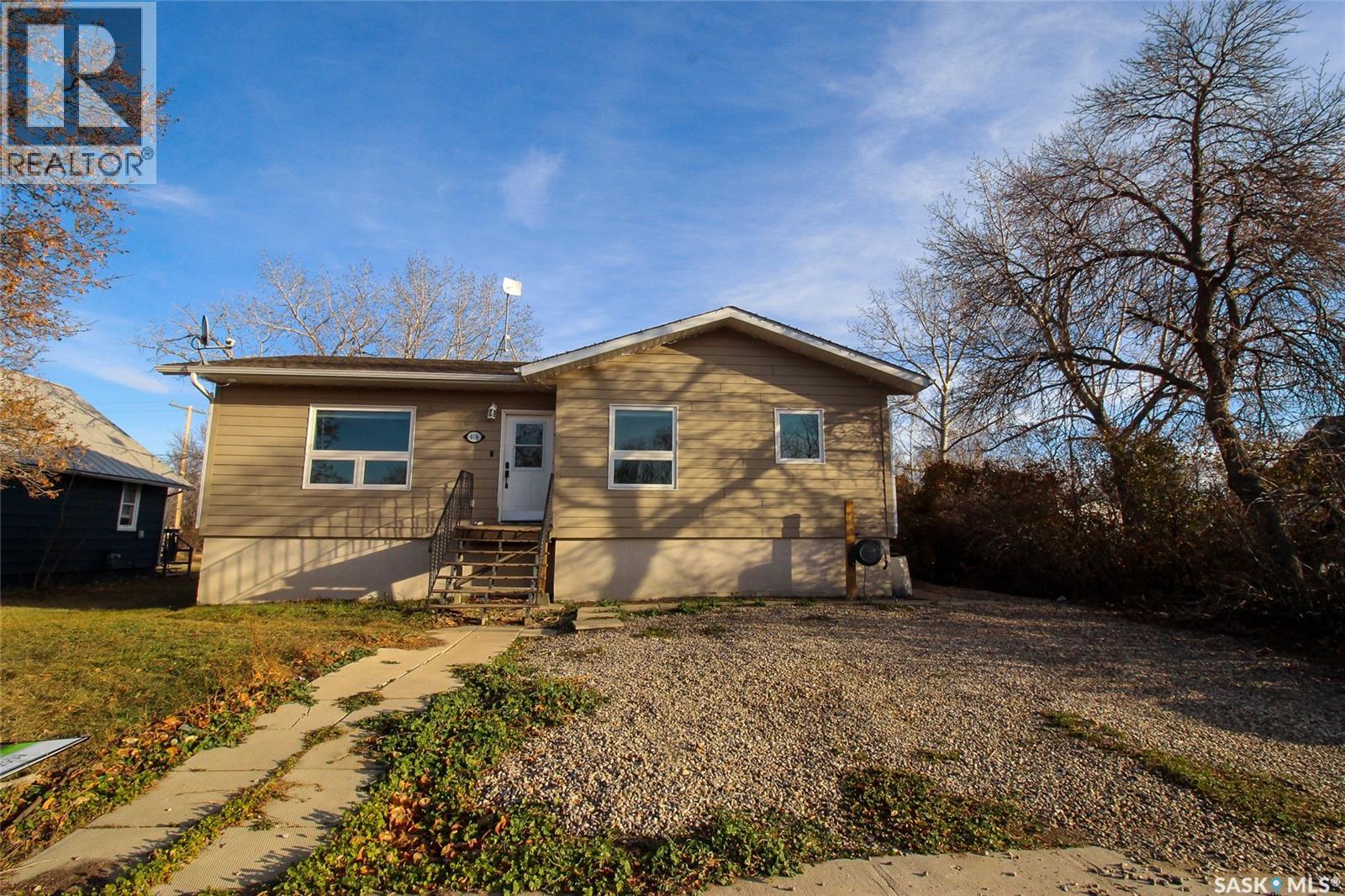 406 Main Street, Climax, Saskatchewan  S0N 0N0 - Photo 1 - SK024234