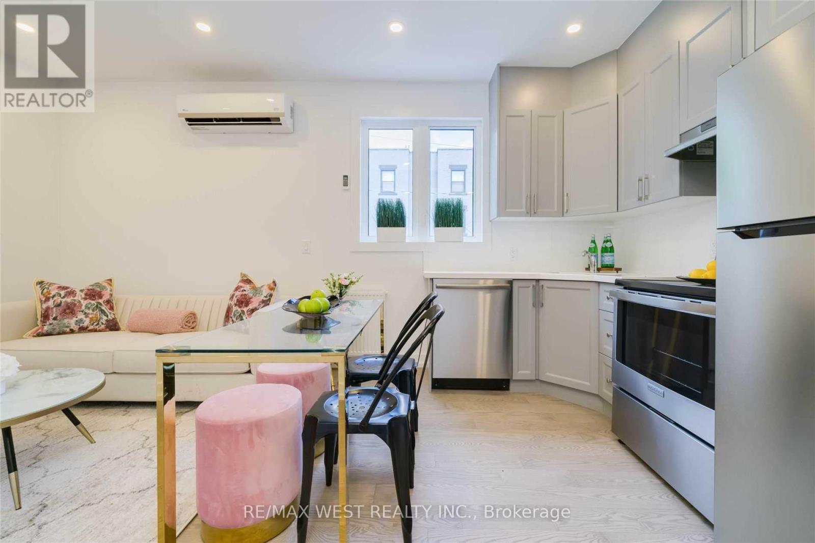 Main - 129 Curzon Street, Toronto, Ontario  M4M 3B3 - Photo 5 - E12556186