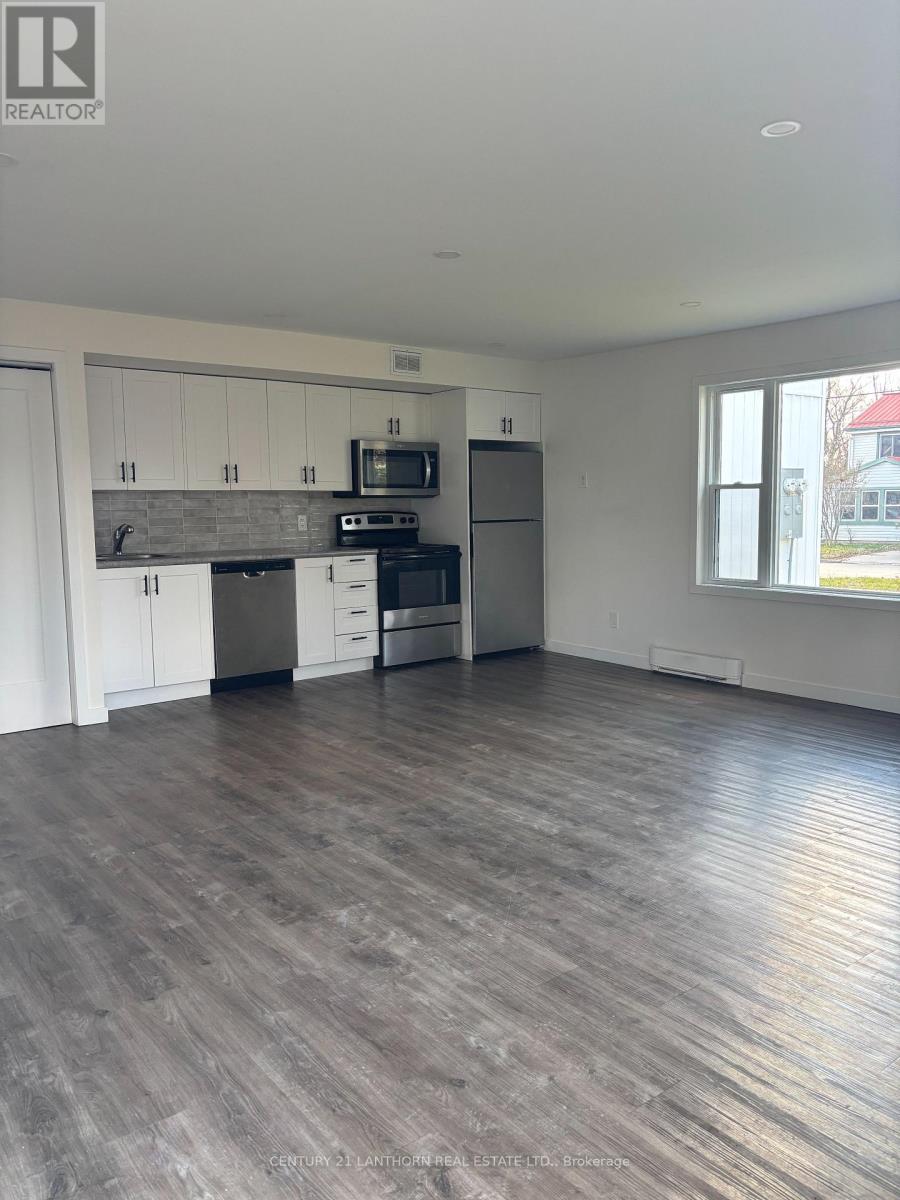 B - 10 Alfred Street, Quinte West, Ontario  K8V 2B1 - Photo 5 - X12556276