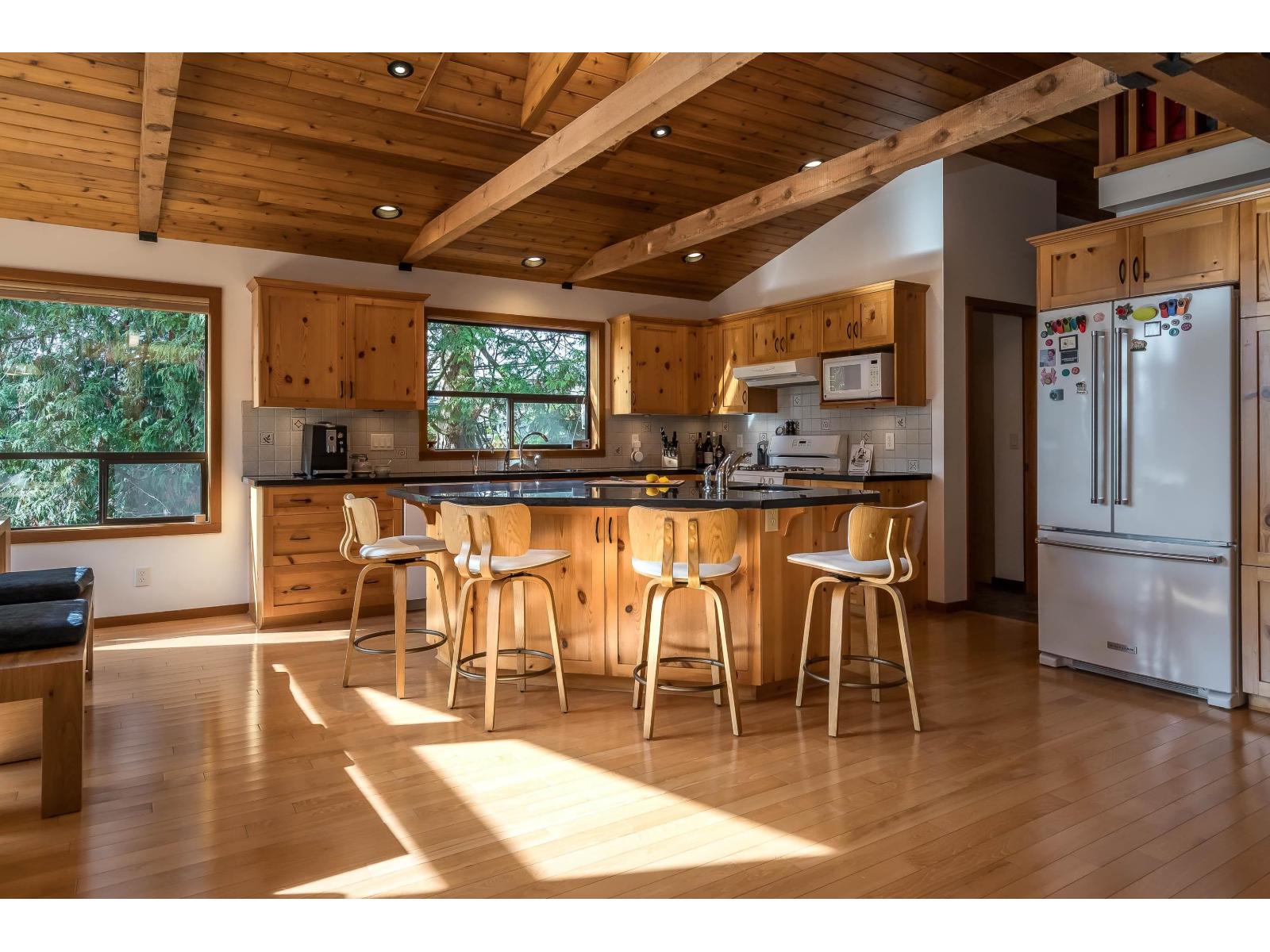 914 164 Street, Surrey, British Columbia V4A 4Y5 - Photo 2 - R3068208