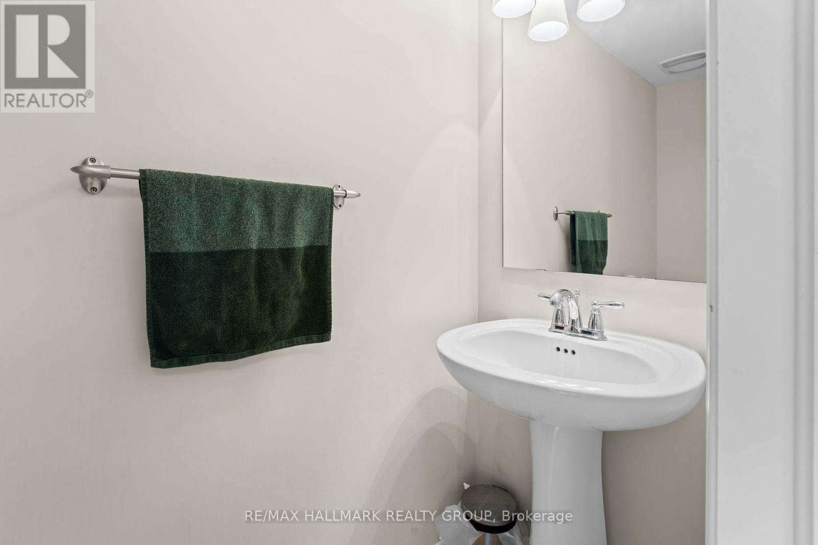 469 Meadowhawk Crescent, Ottawa, Ontario  K2J 5W7 - Photo 13 - X12556354