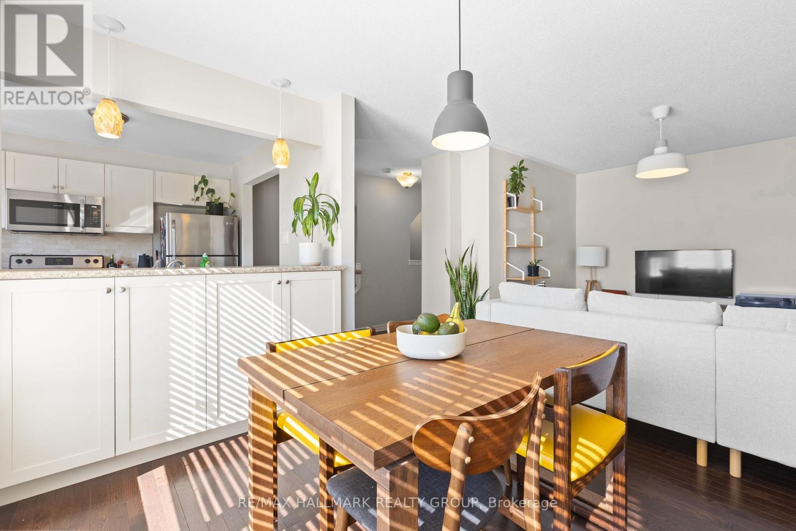 469 Meadowhawk Crescent, Ottawa, Ontario  K2J 5W7 - Photo 9 - X12556354