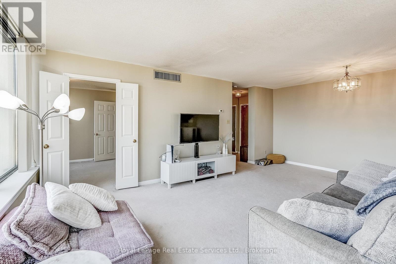 1008 - 1240 Marlborough Court, Oakville, Ontario  L6H 3K7 - Photo 12 - W12556362