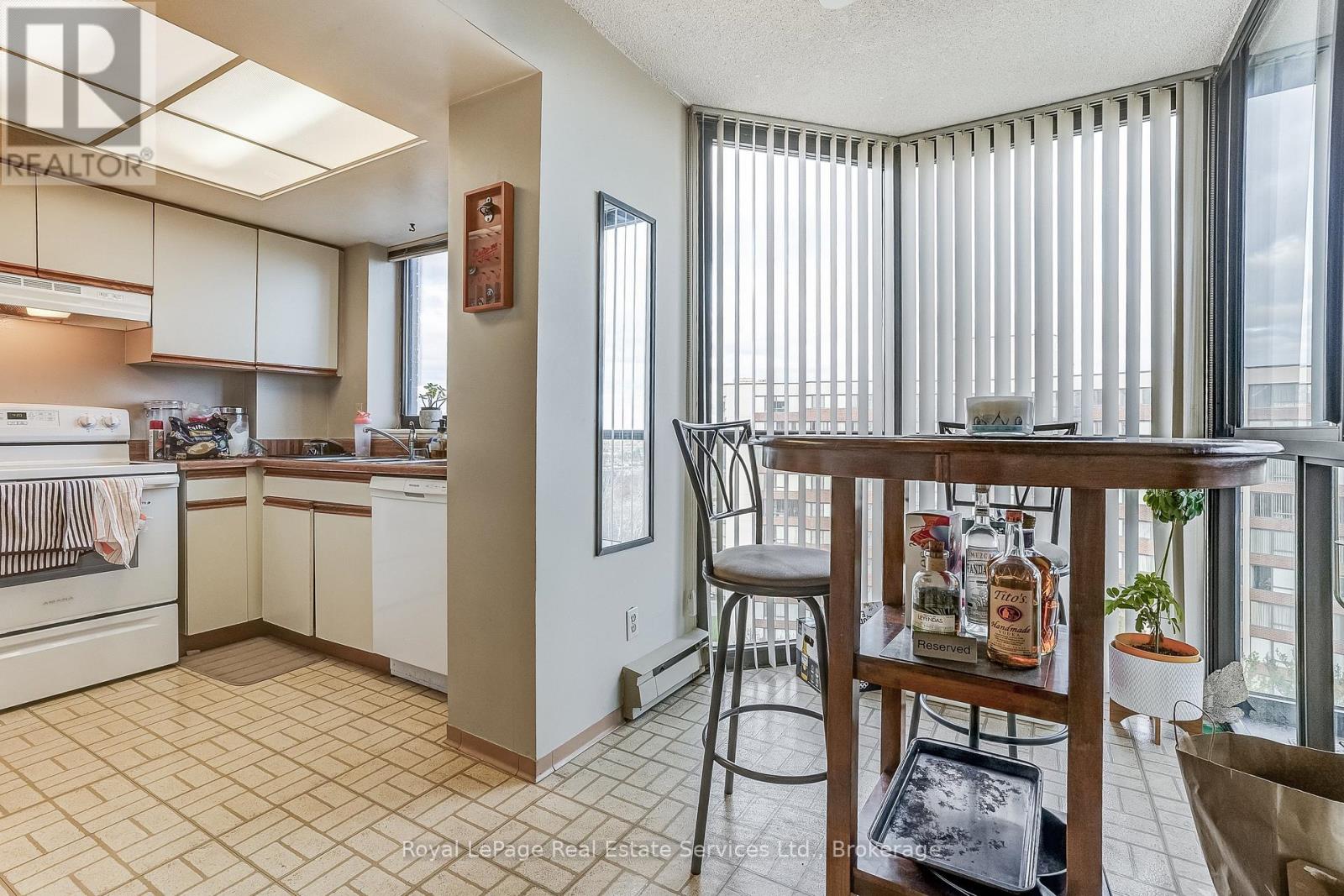 1008 - 1240 Marlborough Court, Oakville, Ontario  L6H 3K7 - Photo 18 - W12556362