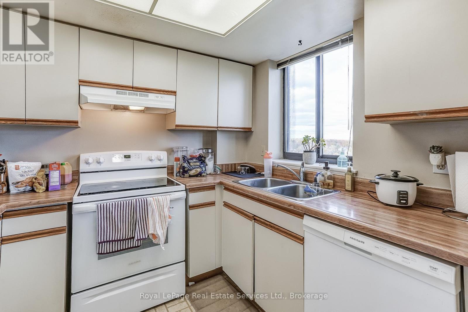 1008 - 1240 Marlborough Court, Oakville, Ontario  L6H 3K7 - Photo 19 - W12556362