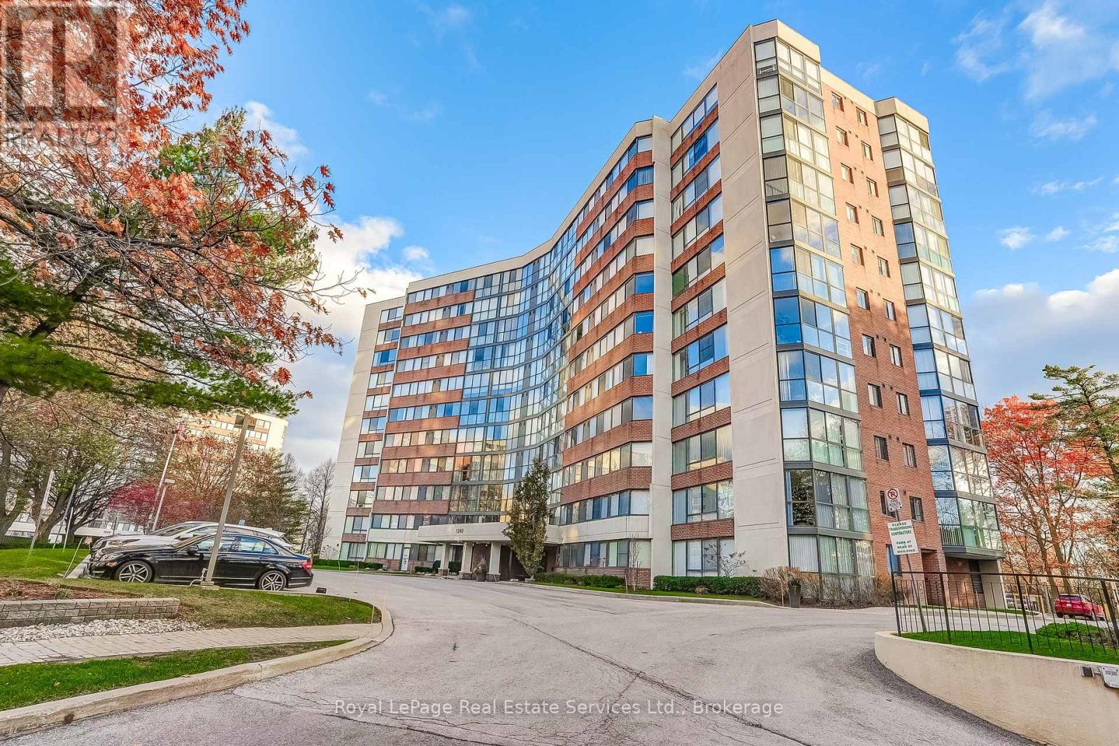 1008 - 1240 Marlborough Court, Oakville, Ontario  L6H 3K7 - Photo 2 - W12556362