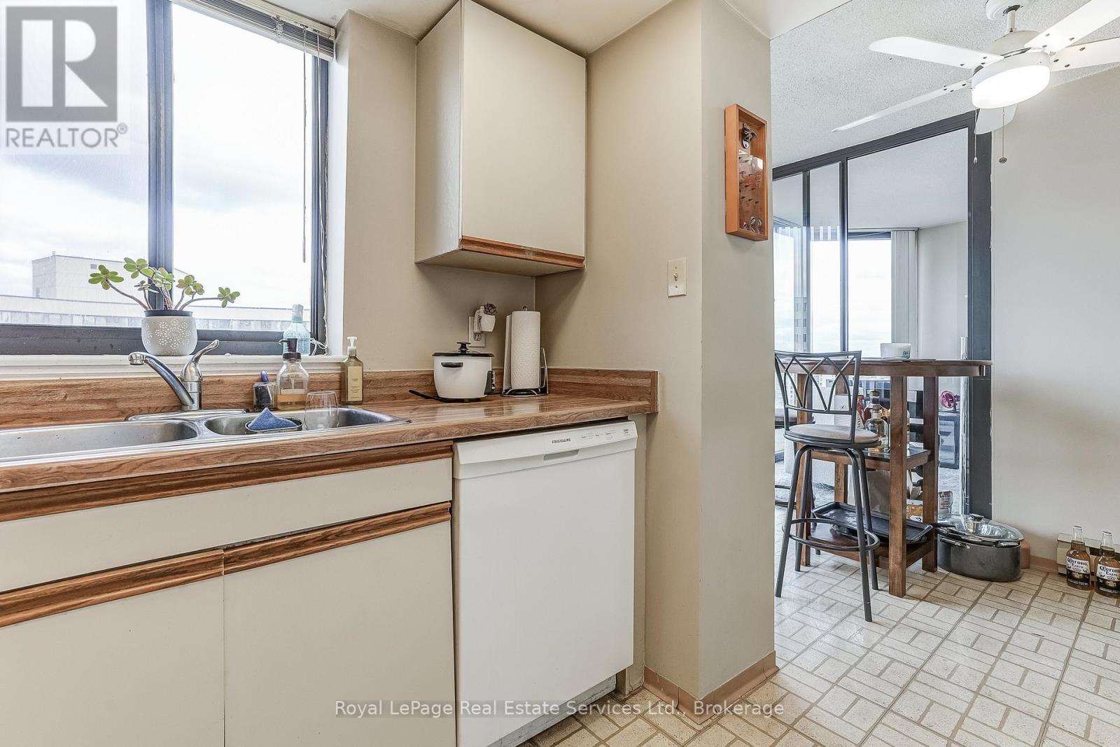 1008 - 1240 Marlborough Court, Oakville, Ontario  L6H 3K7 - Photo 21 - W12556362