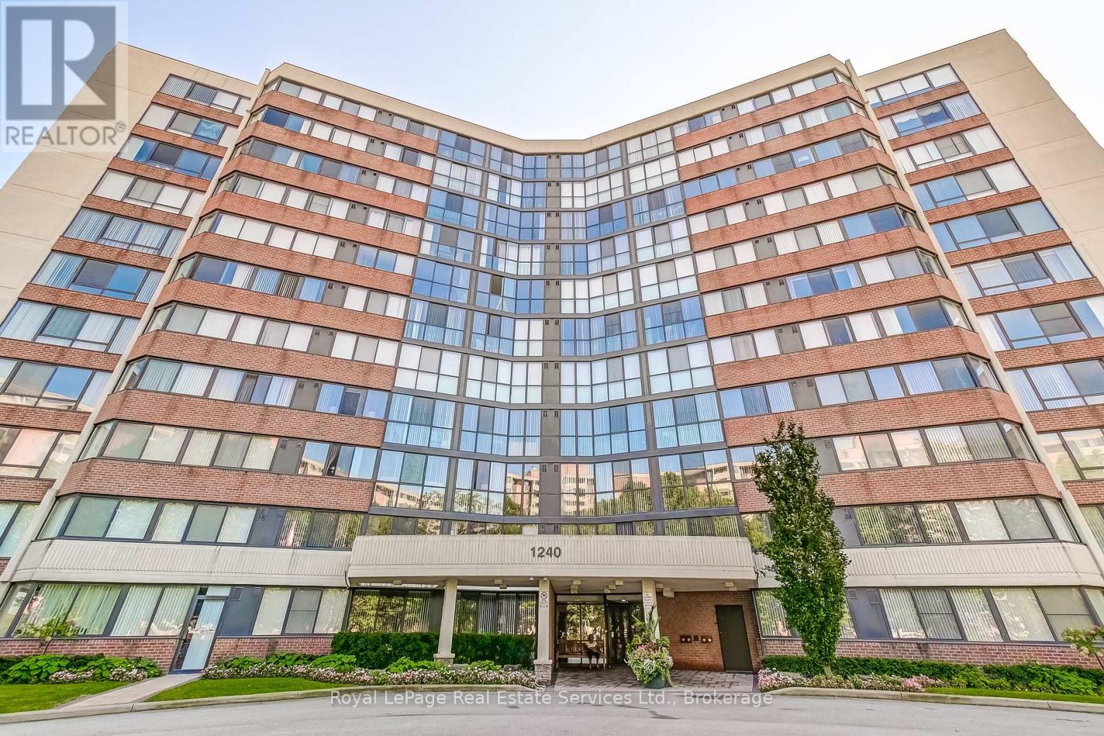 1008 - 1240 Marlborough Court, Oakville, Ontario  L6H 3K7 - Photo 3 - W12556362