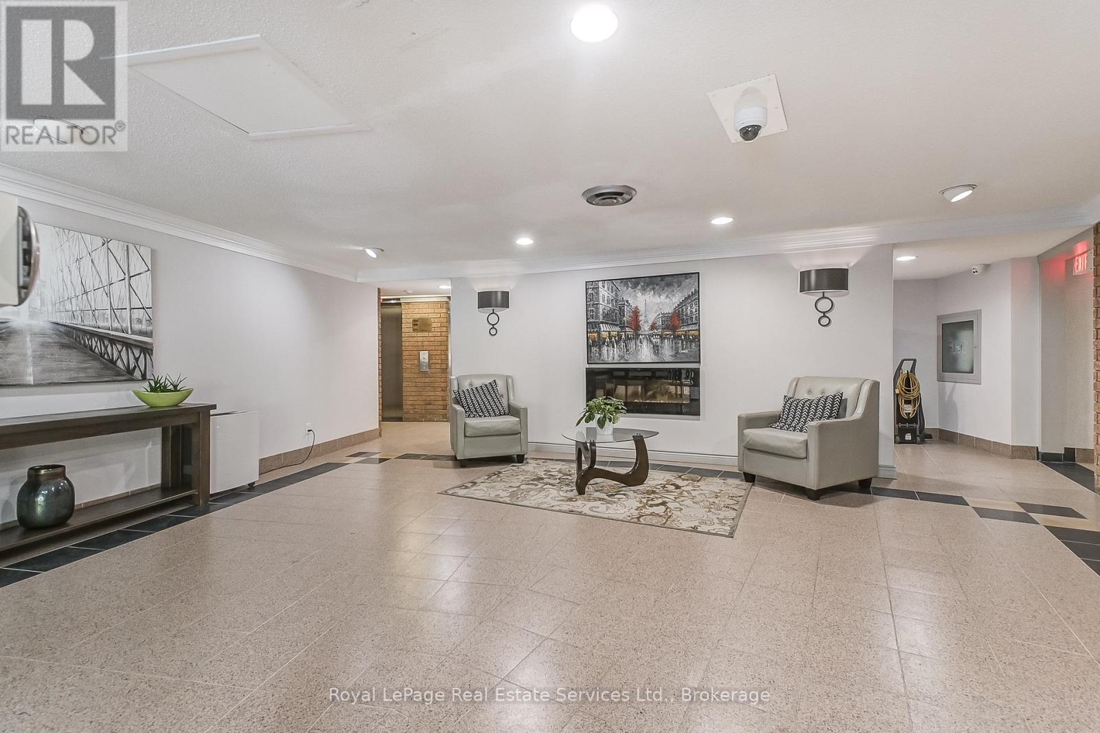 1008 - 1240 Marlborough Court, Oakville, Ontario  L6H 3K7 - Photo 5 - W12556362