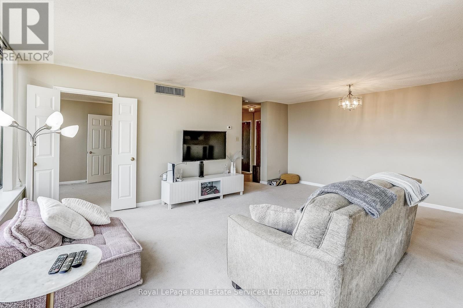 1008 - 1240 Marlborough Court, Oakville, Ontario  L6H 3K7 - Photo 9 - W12556362