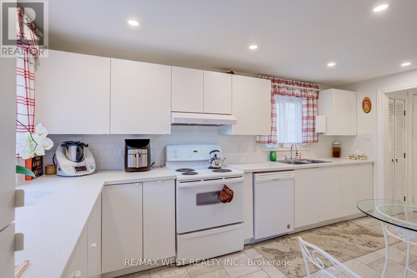 20 Corbett Drive, Barrie (Grove East), Ontario  L4M 5T2 - Photo 14 - S12556248