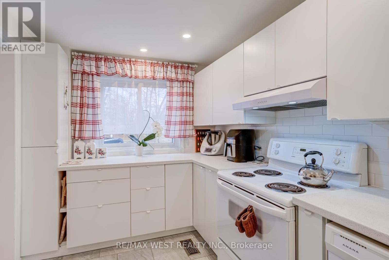 20 Corbett Drive, Barrie (Grove East), Ontario  L4M 5T2 - Photo 16 - S12556248