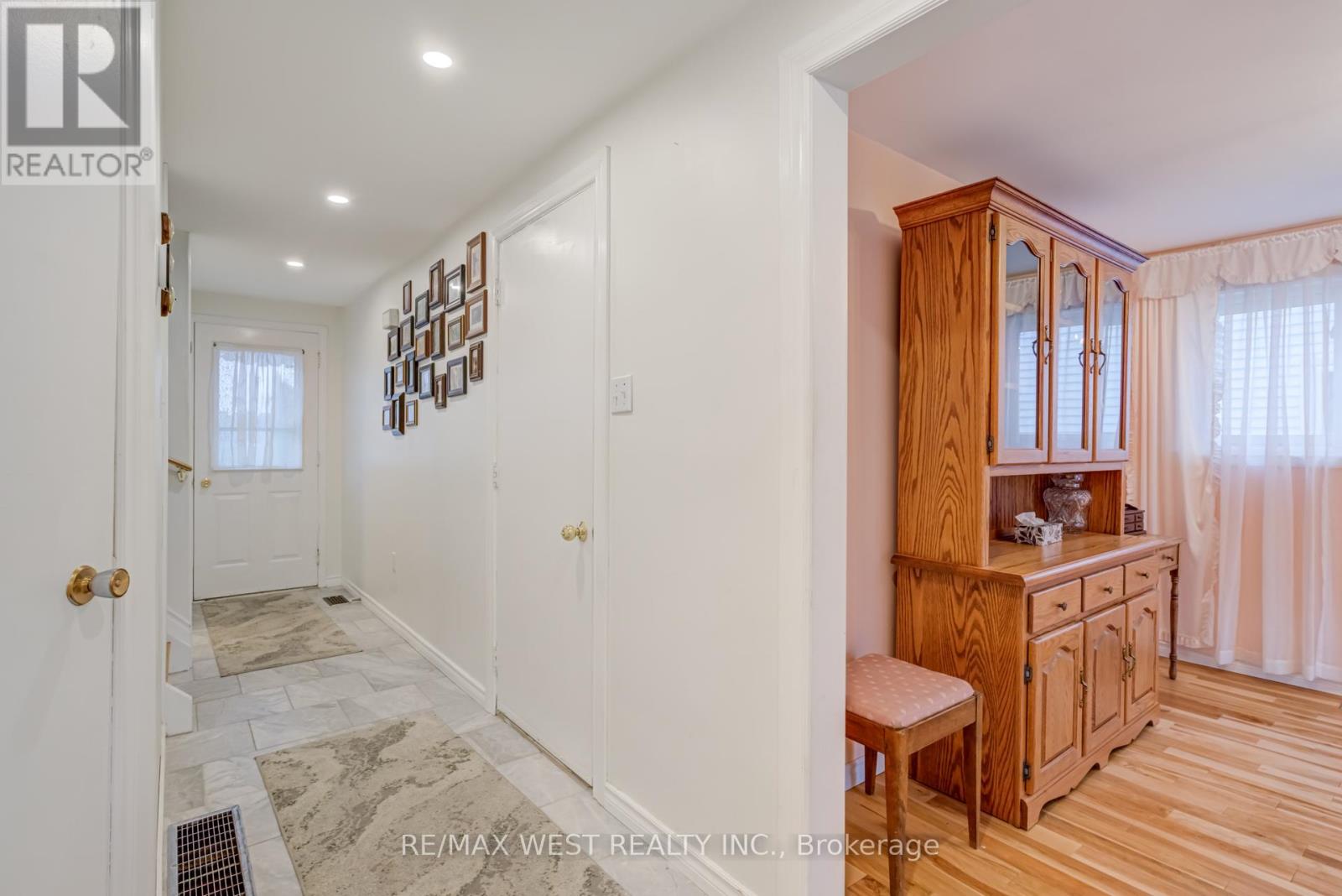 20 Corbett Drive, Barrie (Grove East), Ontario  L4M 5T2 - Photo 3 - S12556248