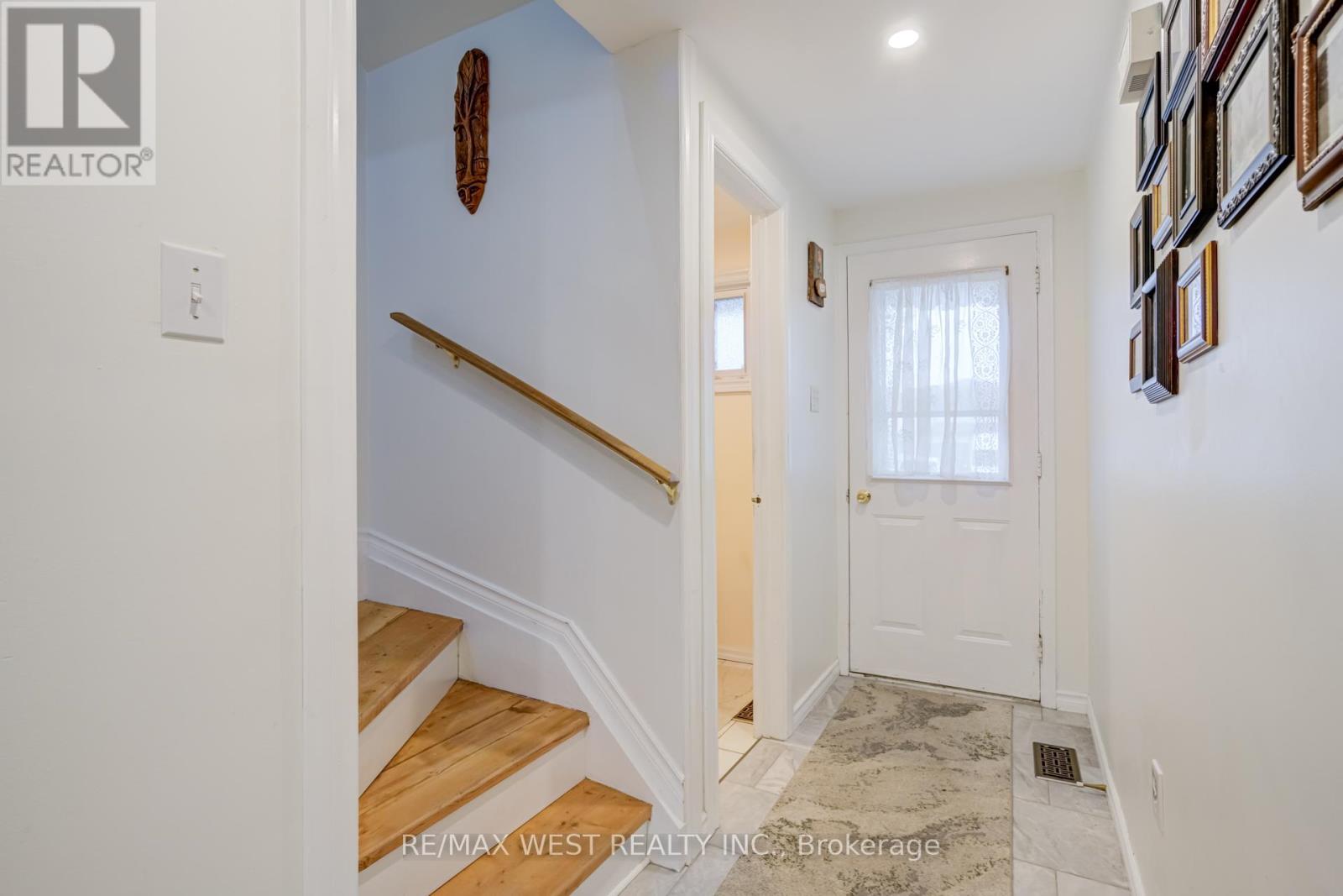 20 Corbett Drive, Barrie (Grove East), Ontario  L4M 5T2 - Photo 5 - S12556248