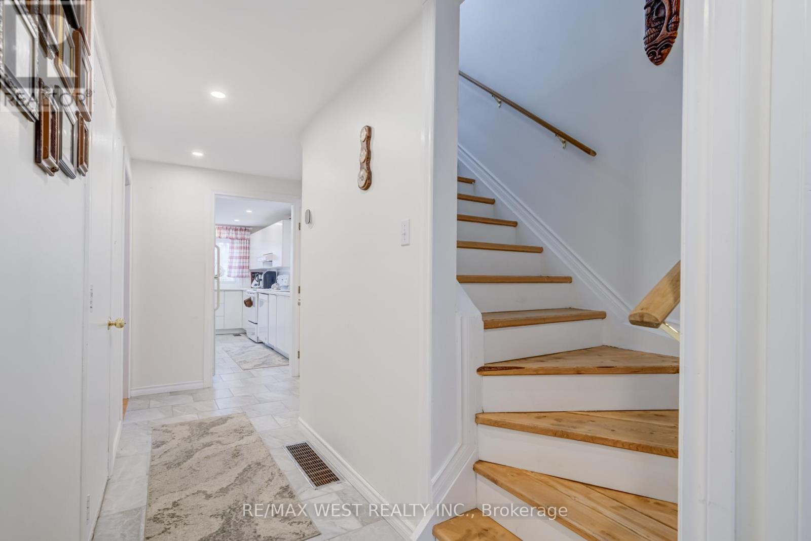 20 Corbett Drive, Barrie (Grove East), Ontario  L4M 5T2 - Photo 6 - S12556248