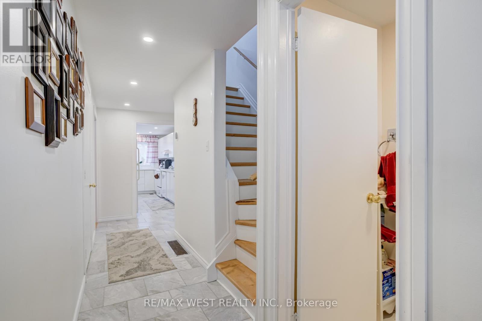 20 Corbett Drive, Barrie (Grove East), Ontario  L4M 5T2 - Photo 7 - S12556248