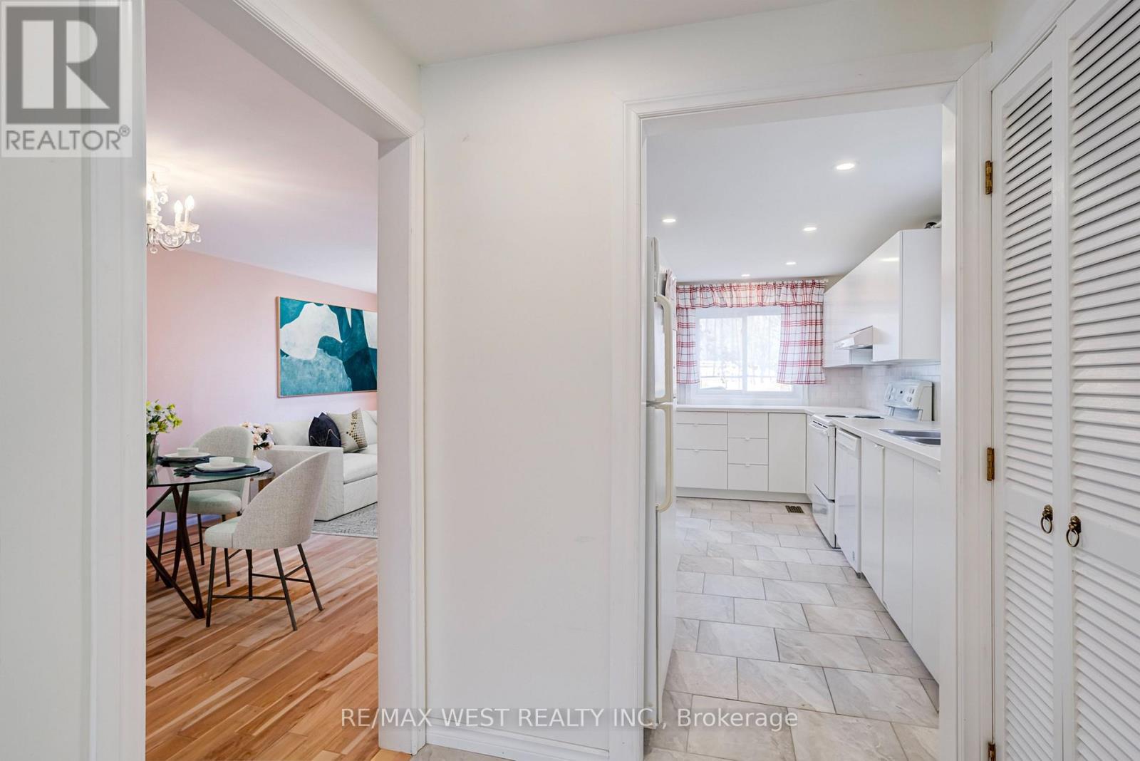 20 Corbett Drive, Barrie (Grove East), Ontario  L4M 5T2 - Photo 8 - S12556248