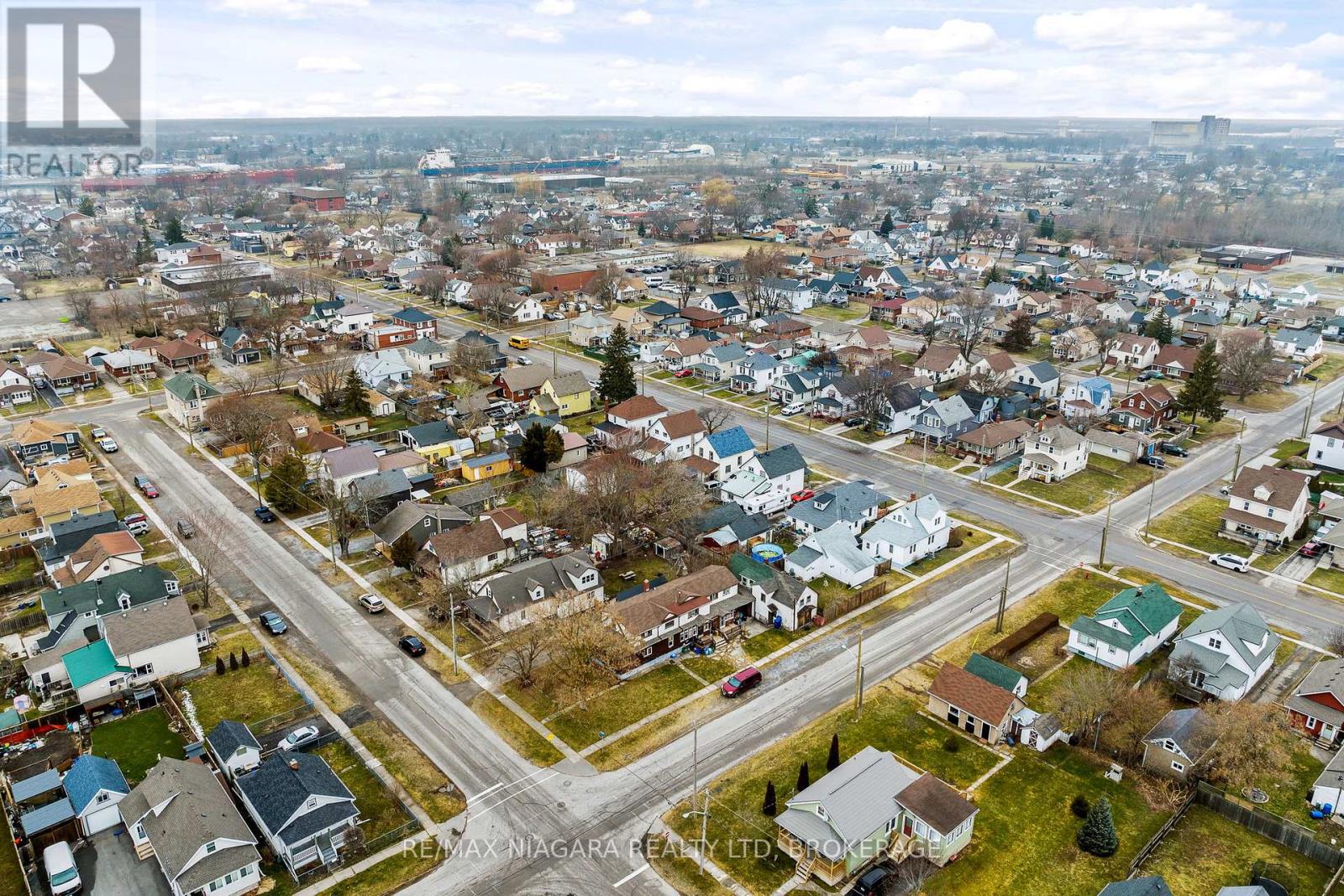 48 Johnston Street, Port Colborne, Ontario  L3K 1G6 - Photo 11 - X12556364
