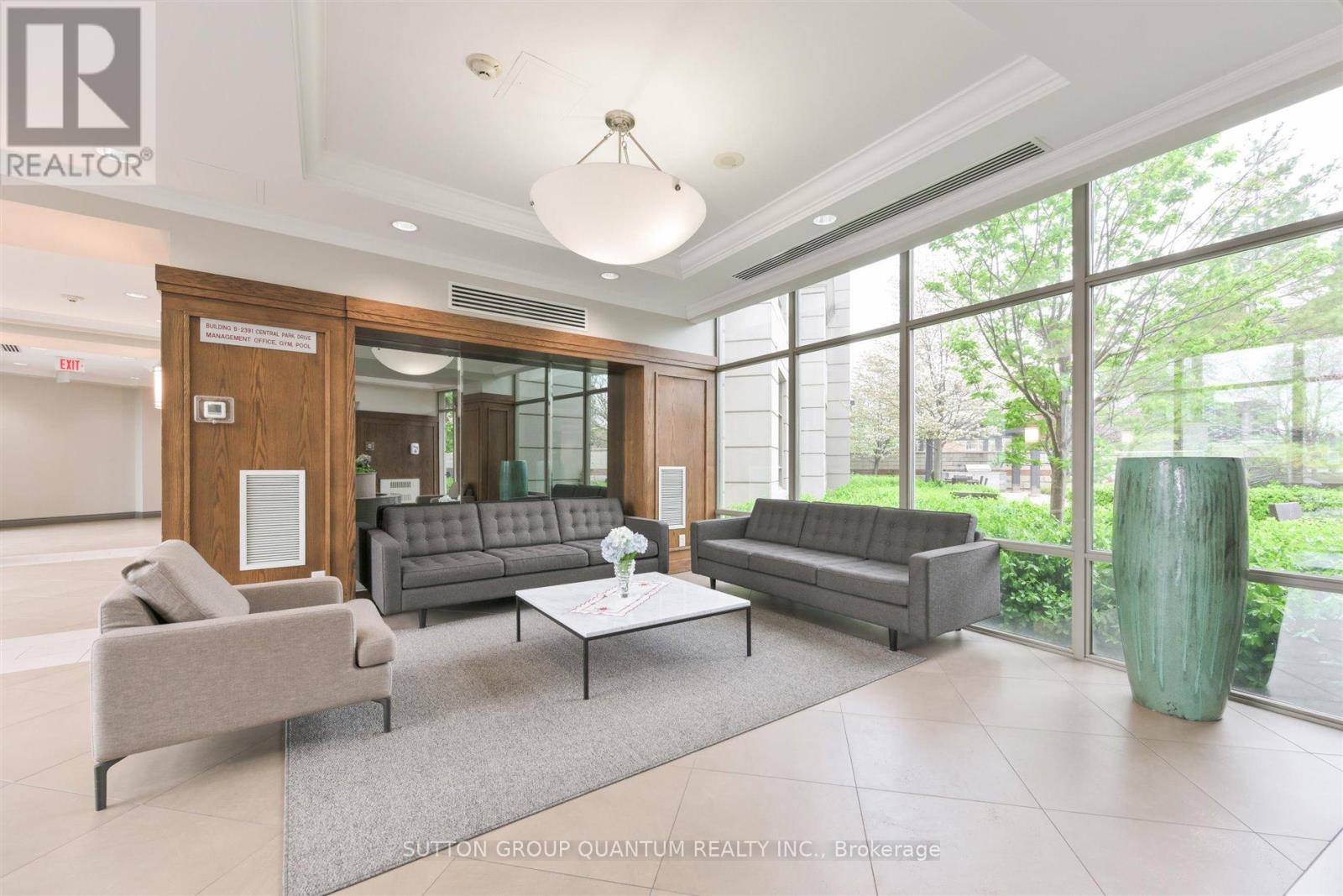 911 - 2379 Central Park Drive, Oakville, Ontario  L6H 0E3 - Photo 2 - W12556200