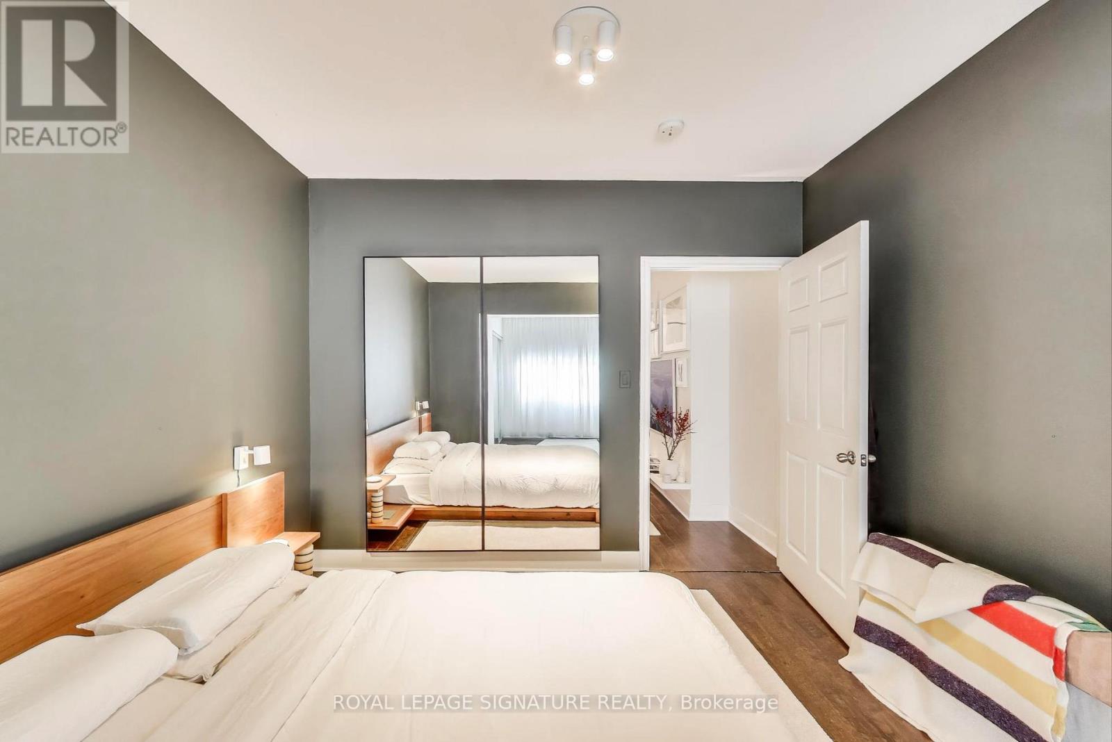 232 Pacific Avenue, Toronto, Ontario  M6P 2P5 - Photo 10 - W12556206