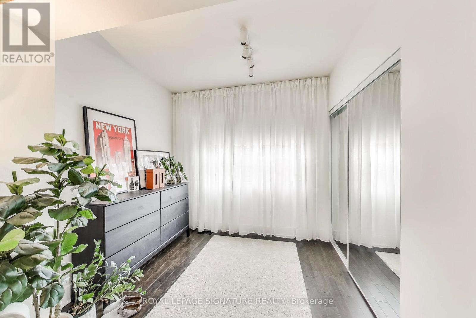 232 Pacific Avenue, Toronto, Ontario  M6P 2P5 - Photo 11 - W12556206