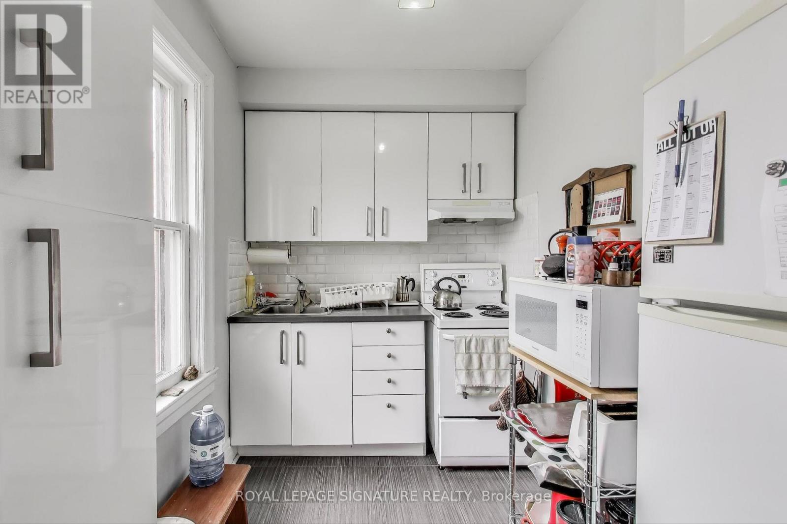 232 Pacific Avenue, Toronto, Ontario  M6P 2P5 - Photo 15 - W12556206