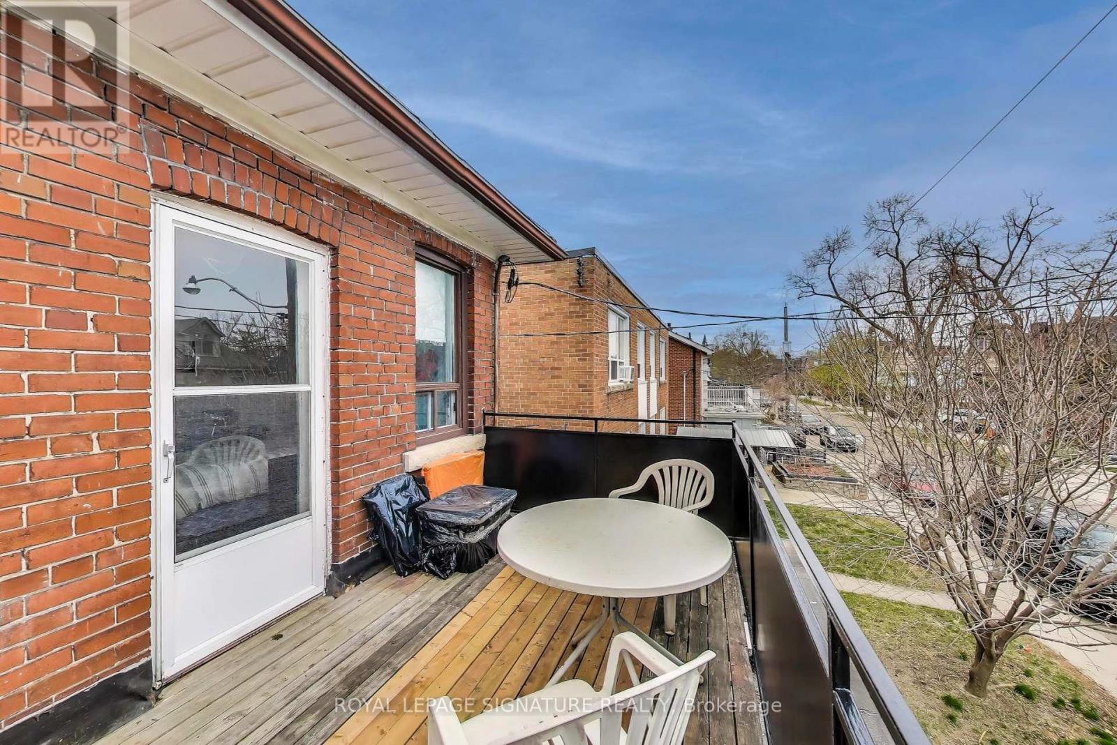 232 Pacific Avenue, Toronto, Ontario  M6P 2P5 - Photo 19 - W12556206