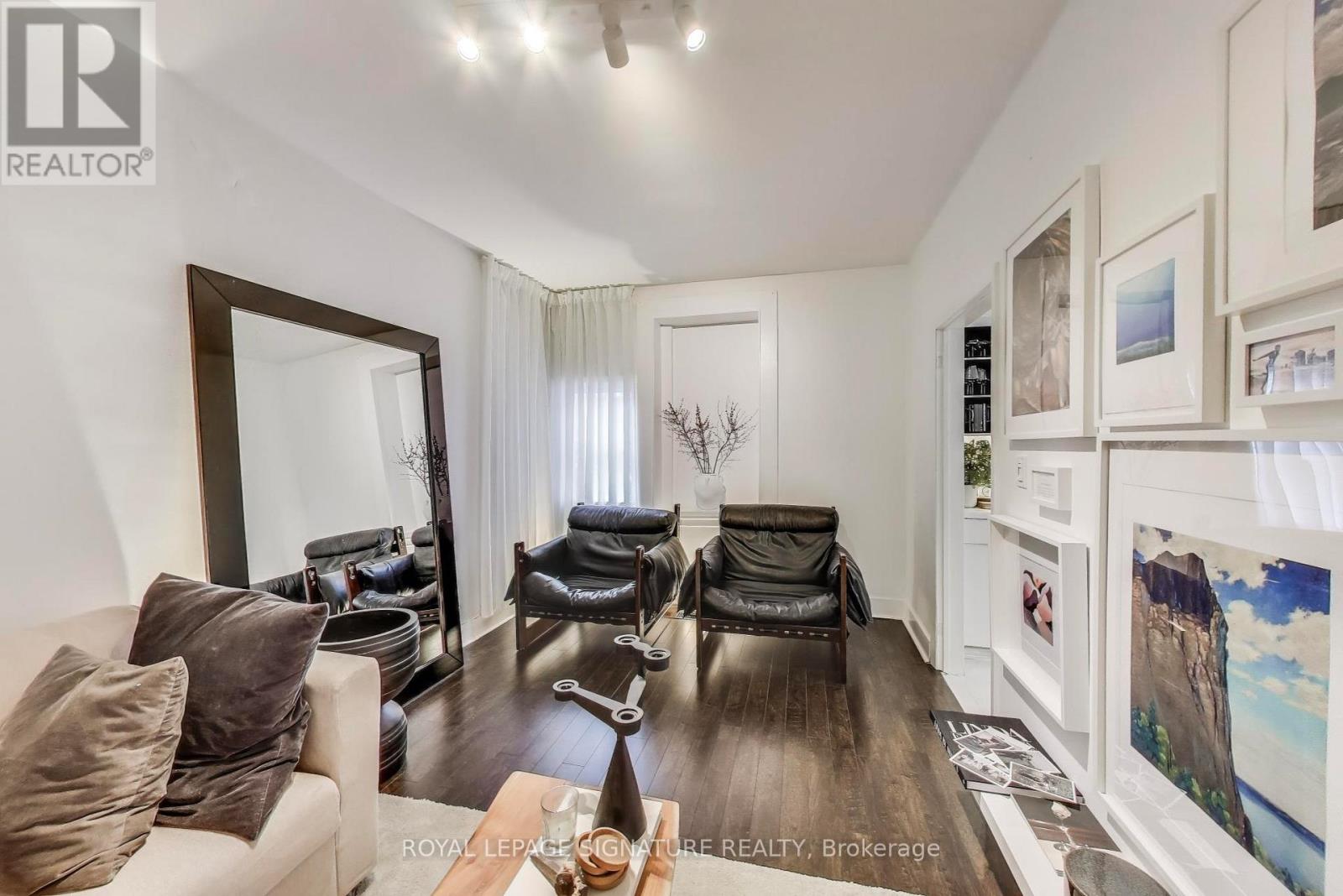 232 Pacific Avenue, Toronto, Ontario  M6P 2P5 - Photo 4 - W12556206