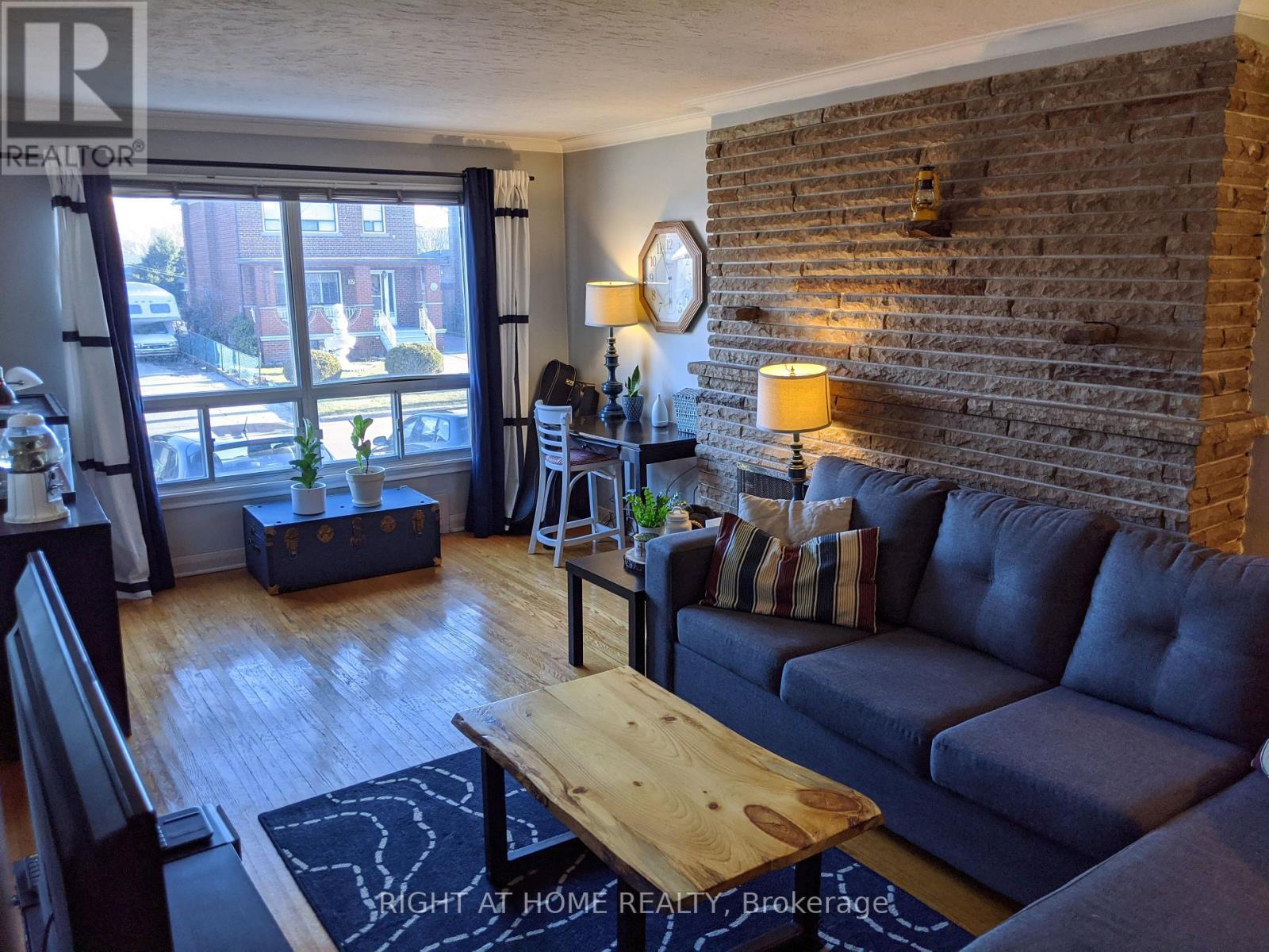 368 HILLMOUNT AVENUE, Toronto, Ontario