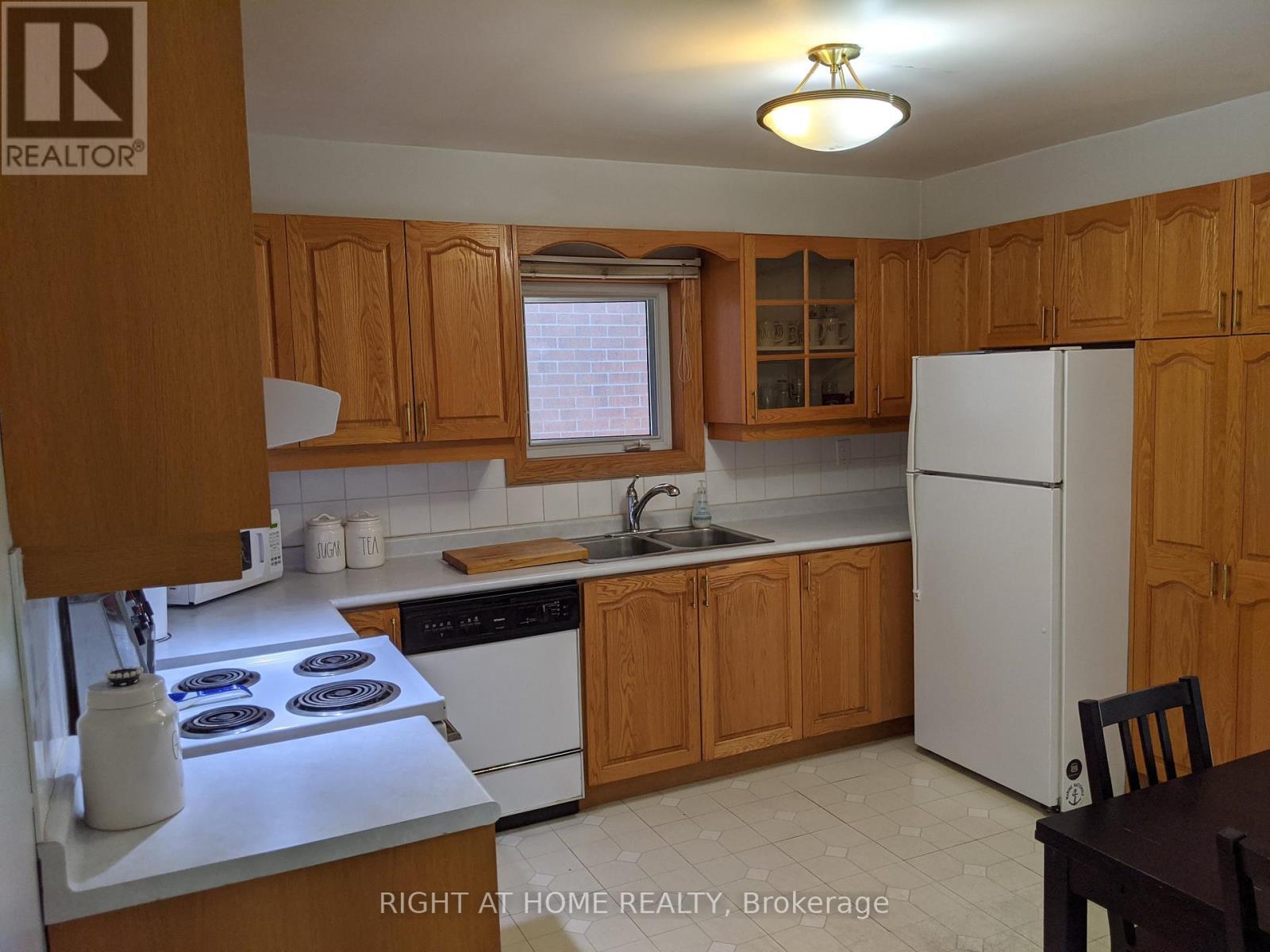 368 Hillmount Avenue, Toronto, Ontario  M6B 1Y8 - Photo 3 - W12556214