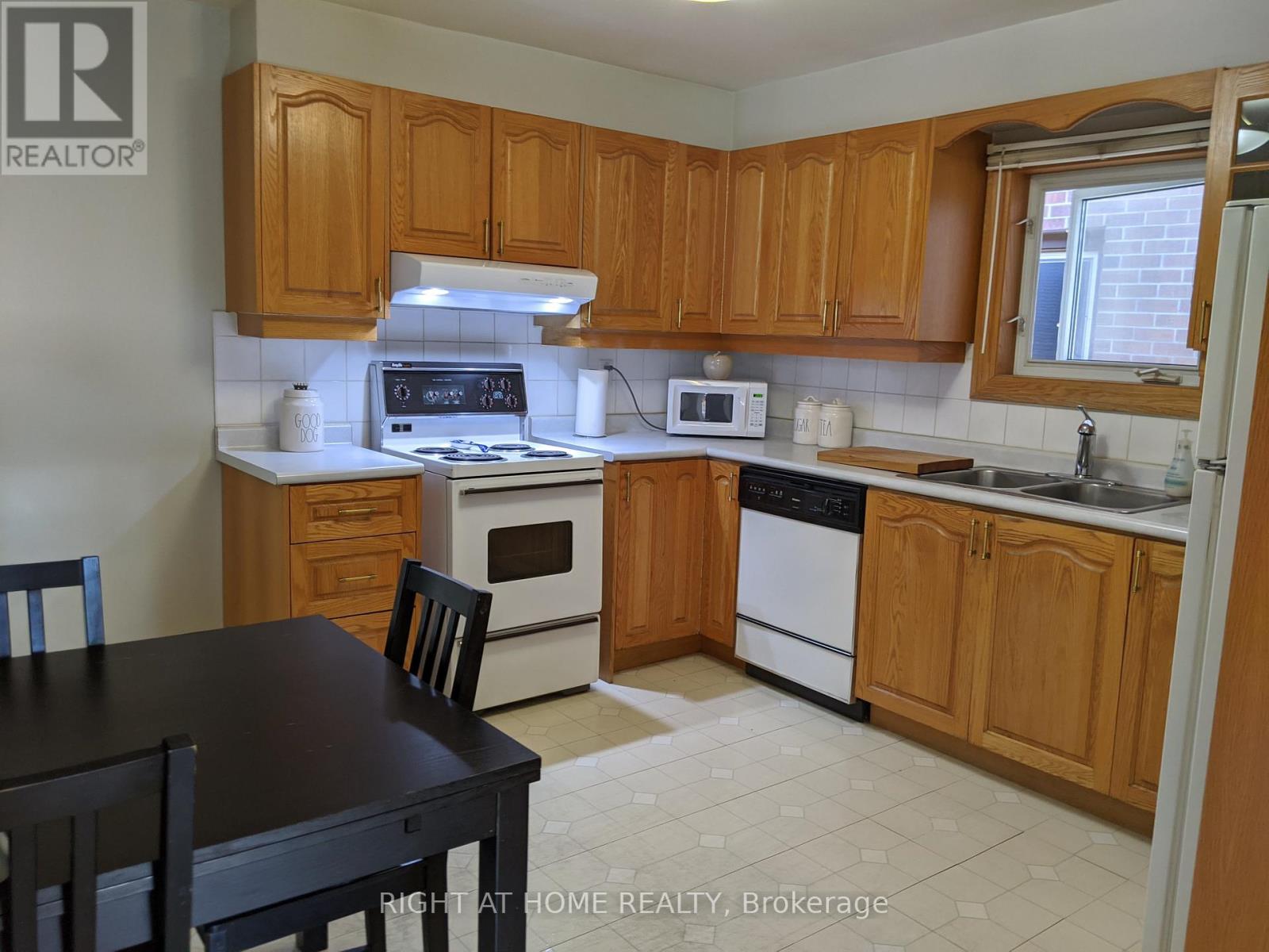 368 Hillmount Avenue, Toronto, Ontario  M6B 1Y8 - Photo 4 - W12556214