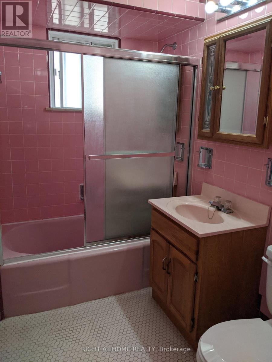 368 Hillmount Avenue, Toronto, Ontario  M6B 1Y8 - Photo 5 - W12556214