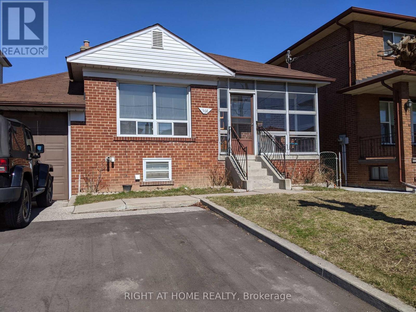 368 Hillmount Avenue, Toronto, Ontario  M6B 1Y8 - Photo 6 - W12556214