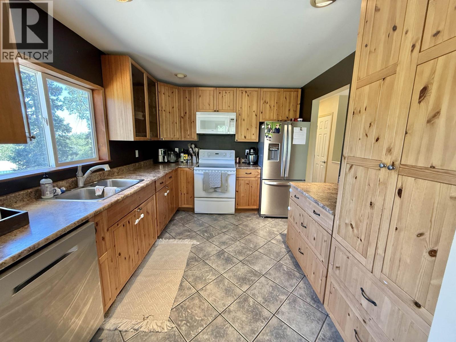 2873 Tindale Road, Quesnel, British Columbia  V2J 7E3 - Photo 9 - R3068454