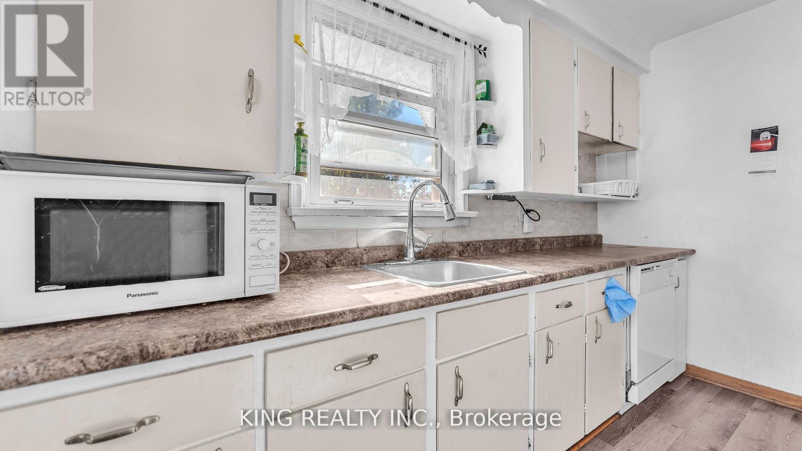 564 First Street, London East, Ontario N5V 1Z7 - Photo 12 - X12556184