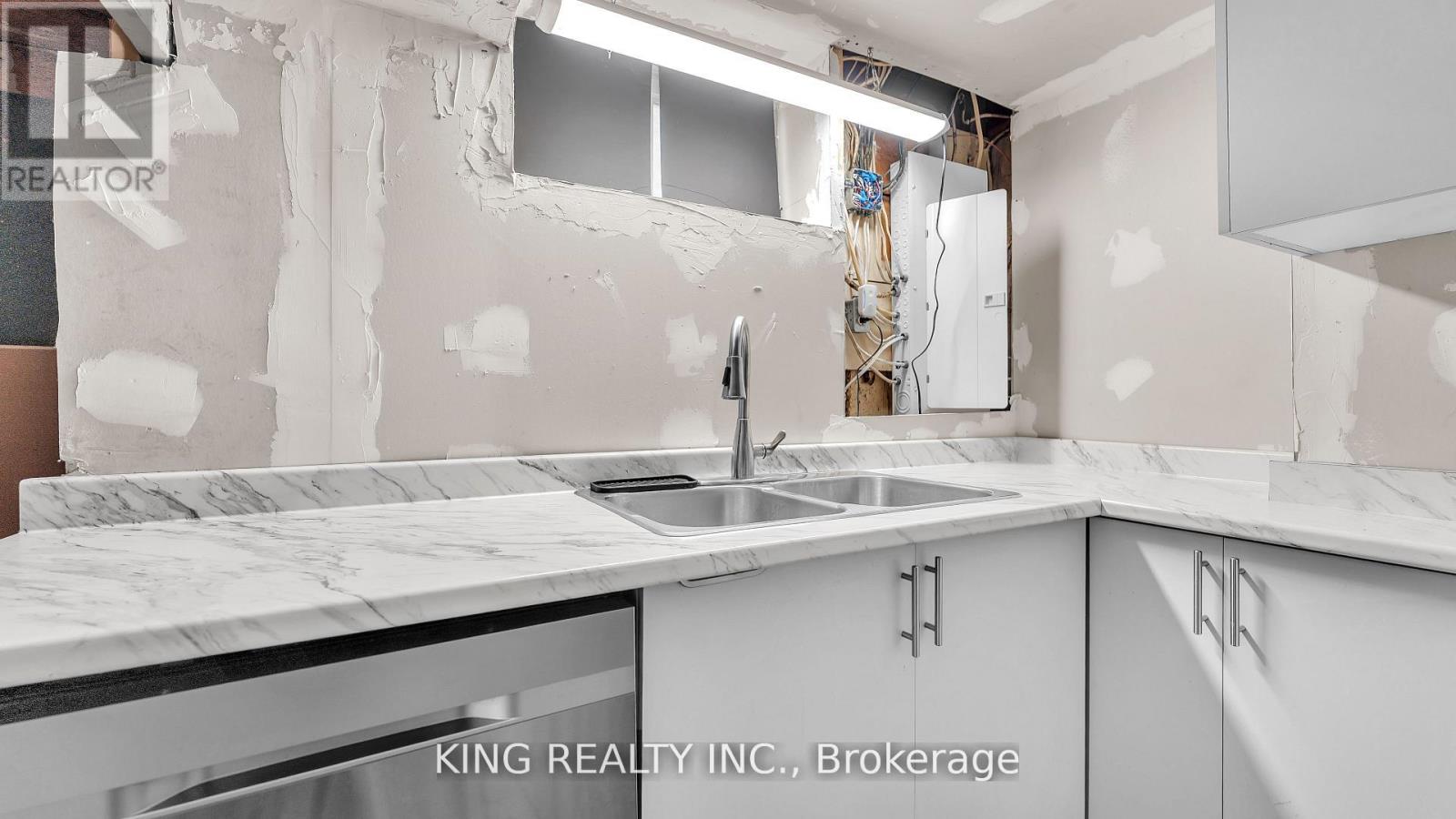 564 First Street, London East, Ontario N5V 1Z7 - Photo 21 - X12556184