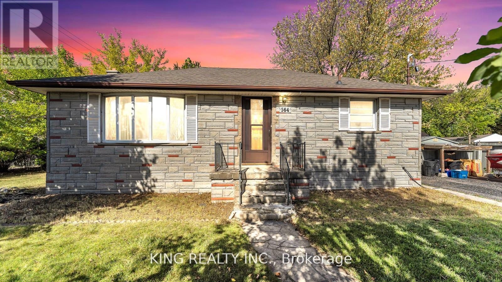 564 First Street, London East, Ontario N5V 1Z7 - Photo 3 - X12556184