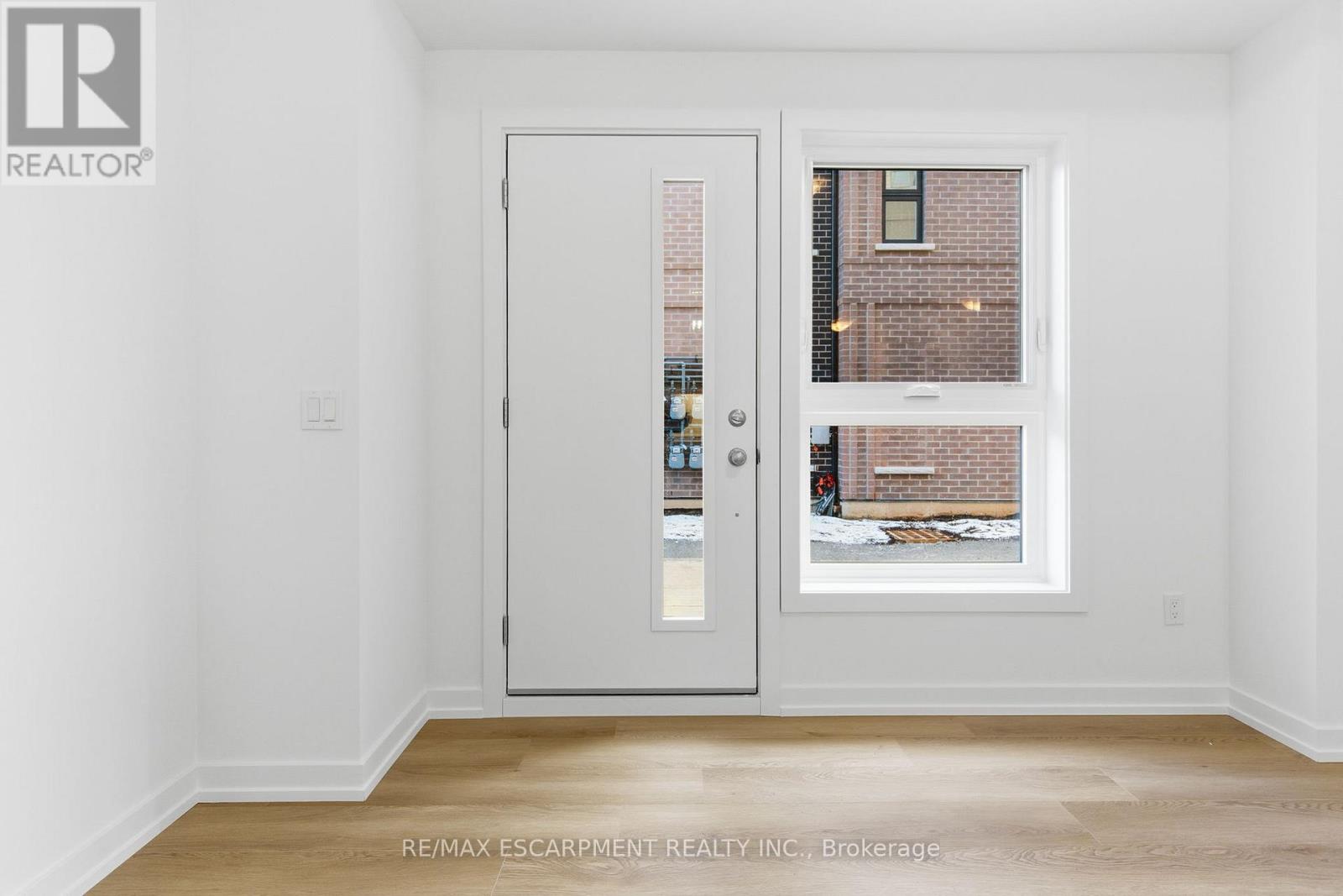 29 - 70 Kenesky Drive, Hamilton, Ontario L8B 2A9 - Photo 3 - X12556238