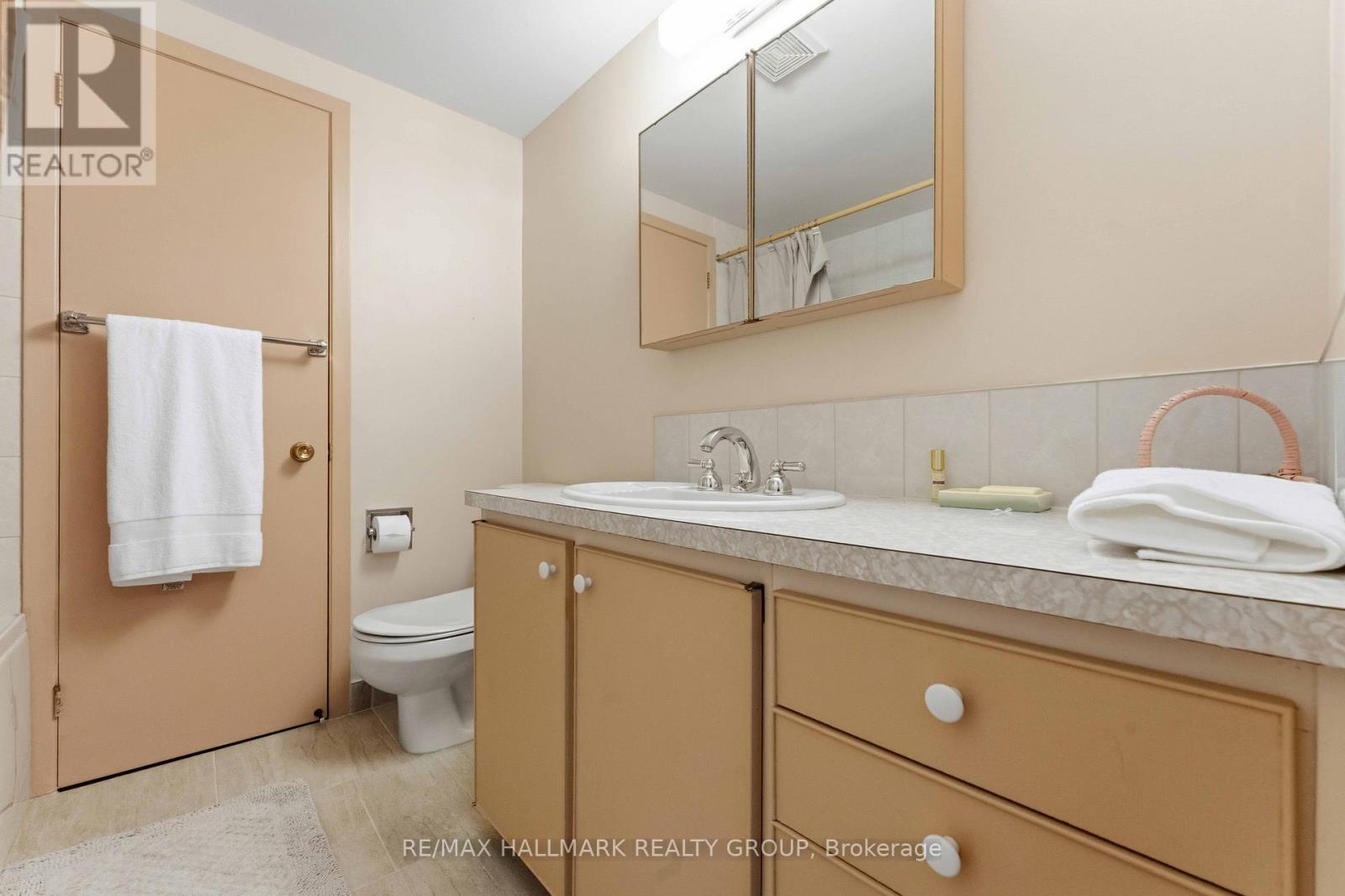 1884 Elmridge Drive, Ottawa, Ontario  K1J 6R7 - Photo 39 - X12496610