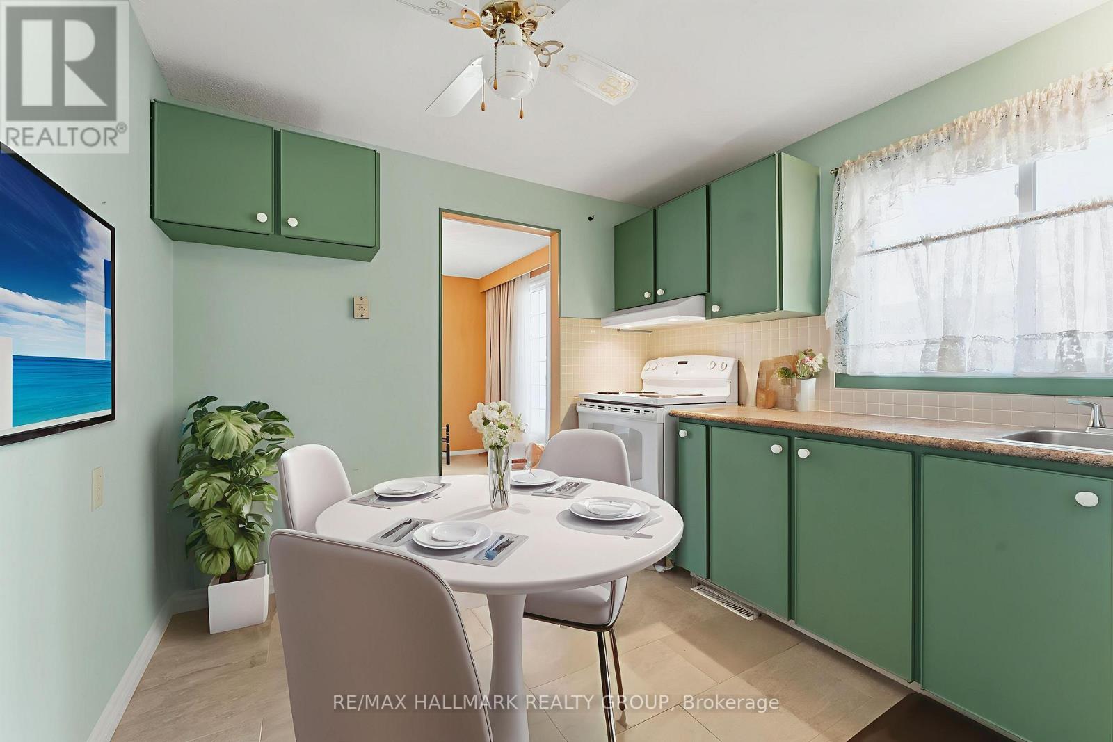 1884 Elmridge Drive, Ottawa, Ontario  K1J 6R7 - Photo 9 - X12496610