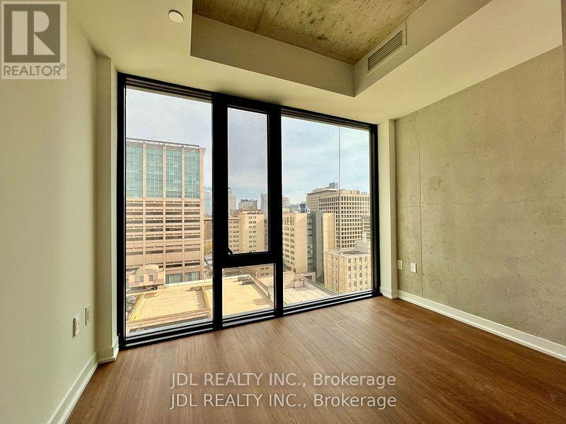 1406 - 195 Mccaul Street, Toronto, Ontario  M5T 1W6 - Photo 9 - C12556296