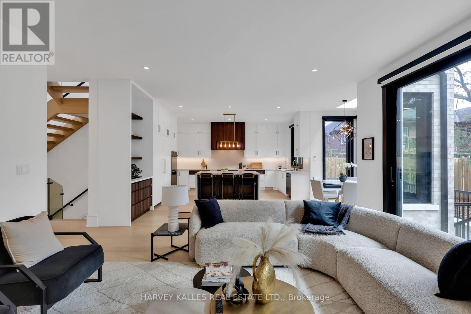 159 Cortleigh Boulevard, Toronto, Ontario  M5N 1P6 - Photo 12 - C12556324