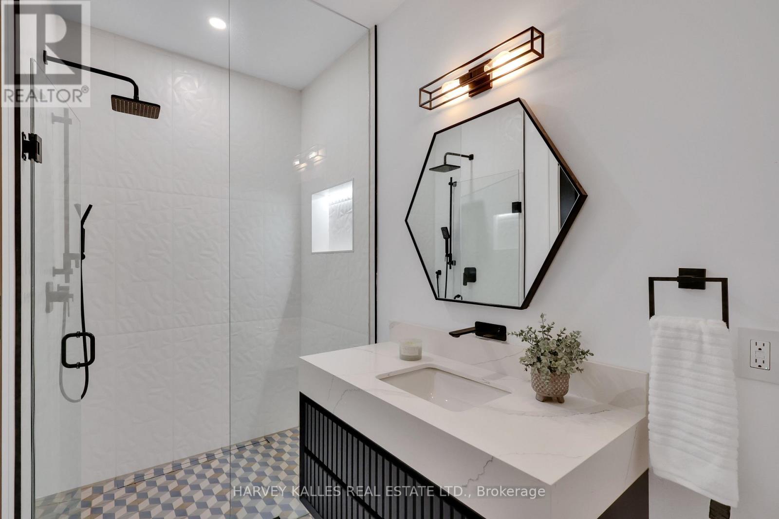 159 Cortleigh Boulevard, Toronto, Ontario  M5N 1P6 - Photo 39 - C12556324