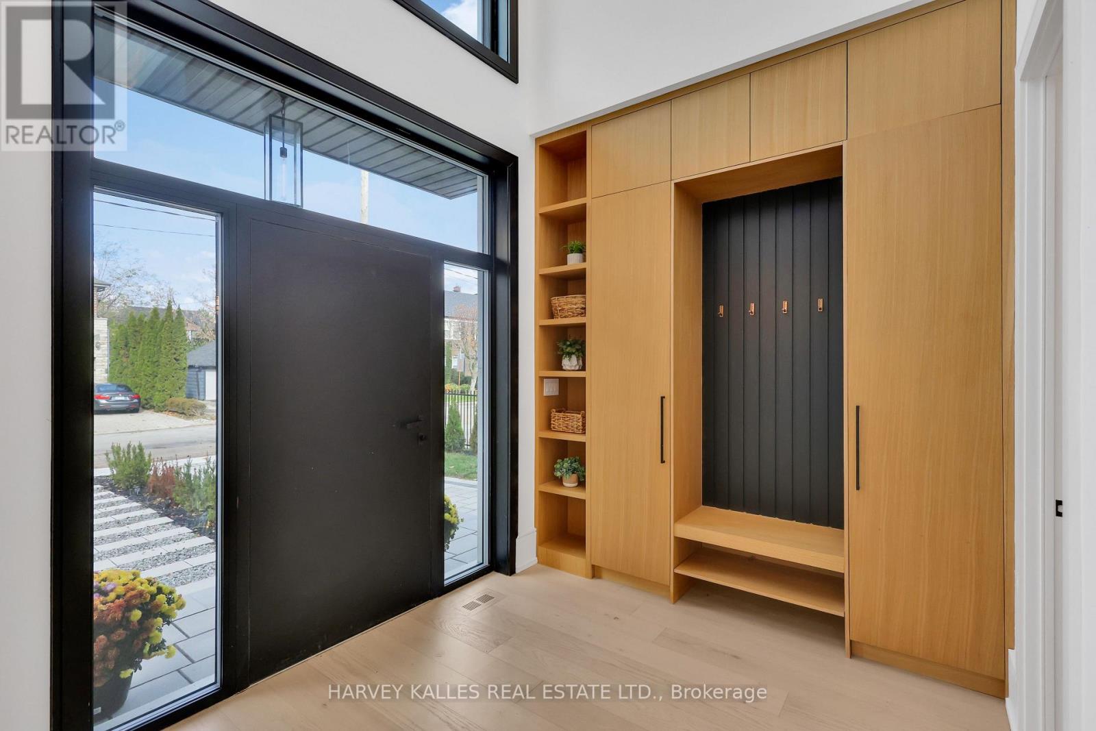 159 Cortleigh Boulevard, Toronto, Ontario  M5N 1P6 - Photo 4 - C12556324